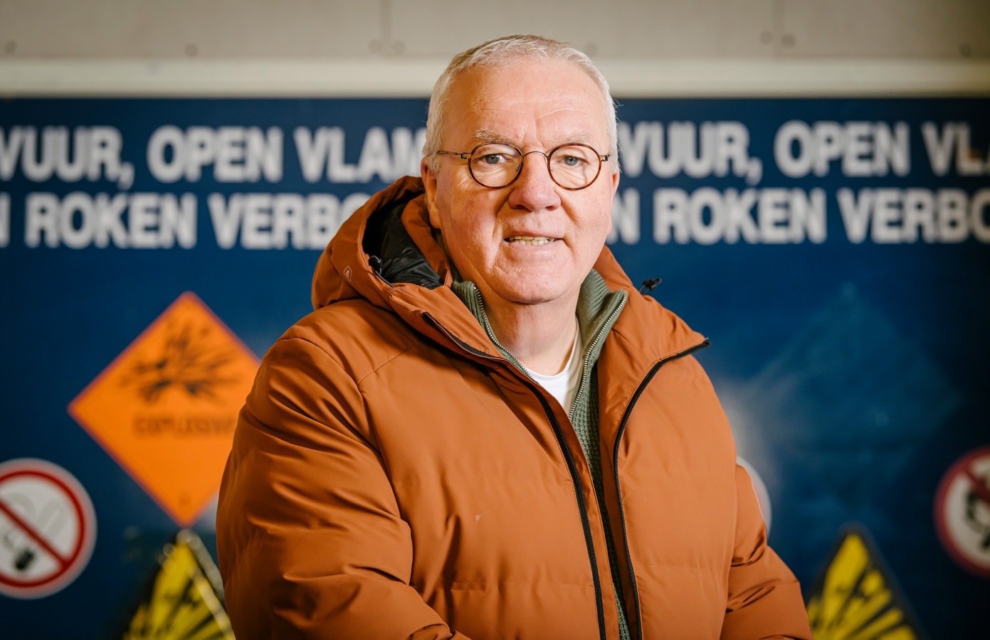 Evert Hooijer voor de deur van zijn vuurwerkbunker. Foto: Erik van 't Woud.