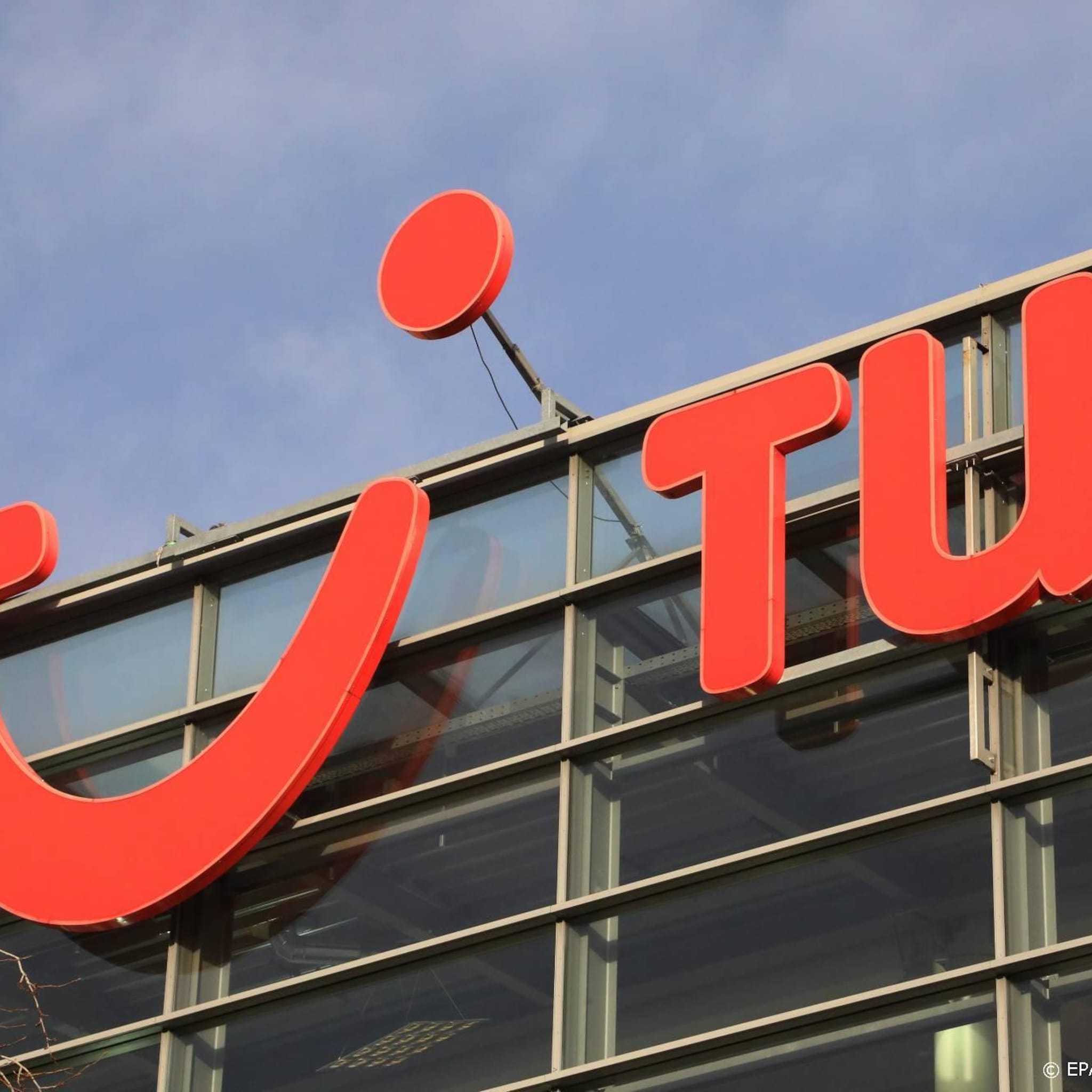 tui dringt verlies fors terug na miljardenverlies door corona