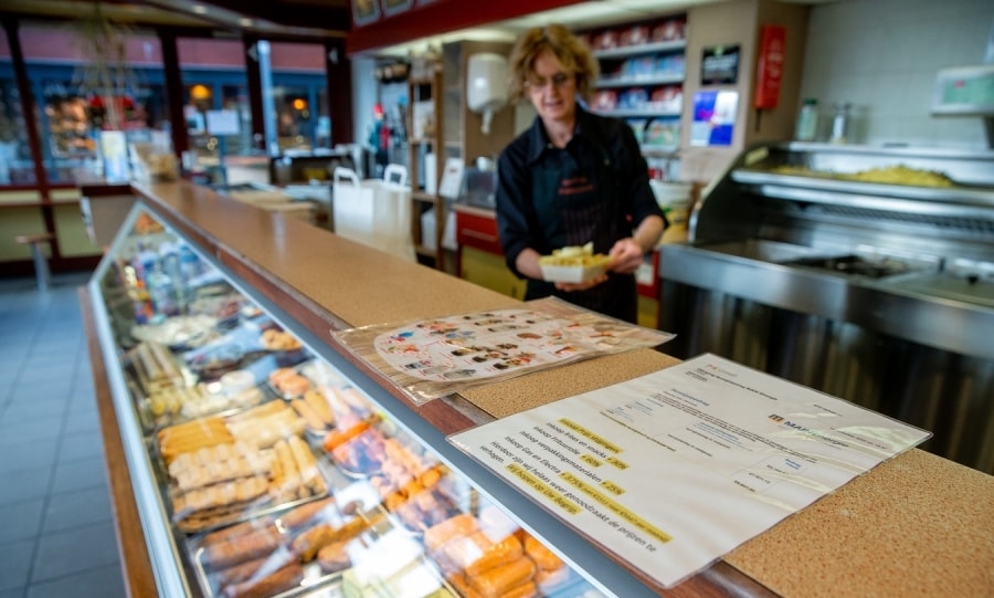 Snackbar Zuiderpoort in Wijchen speelt open kaart en toont klanten de eigen energierekening. Foto: David van Haren