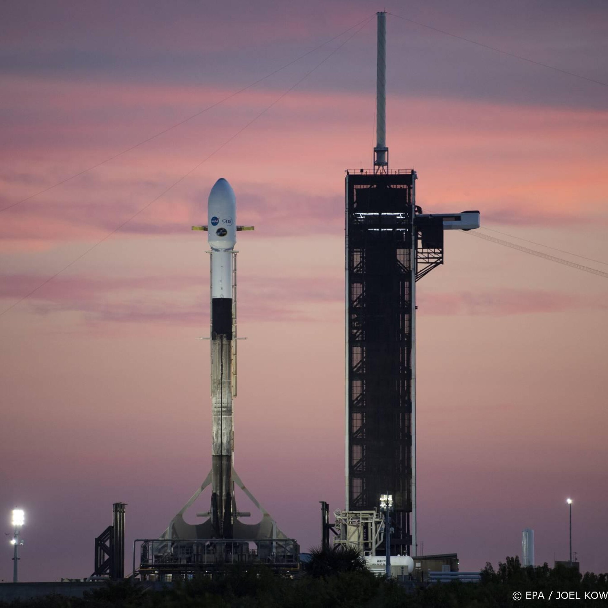 bloomberg waarde ruimtevaartbedrijf spacex naar 140 miljard
