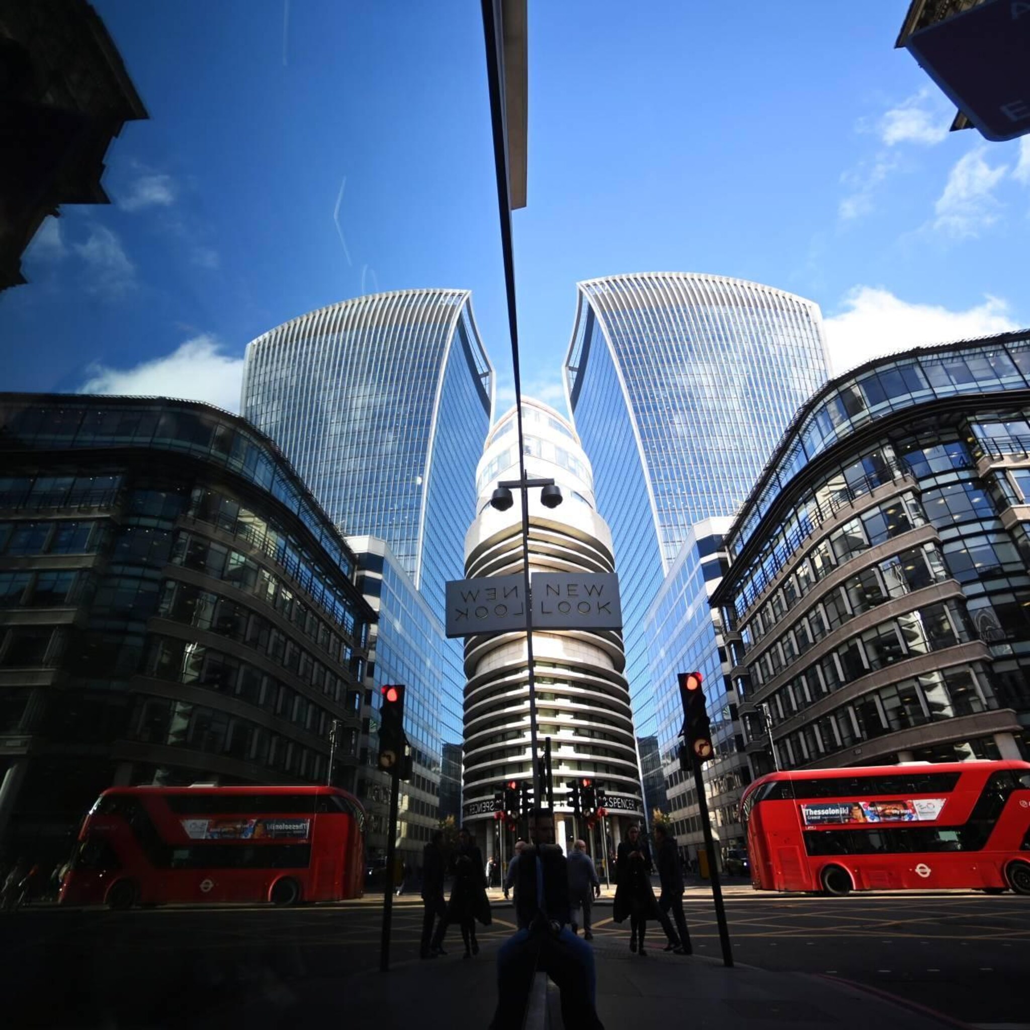 britse economie groeit op maandbasis na impact begrafenis queen