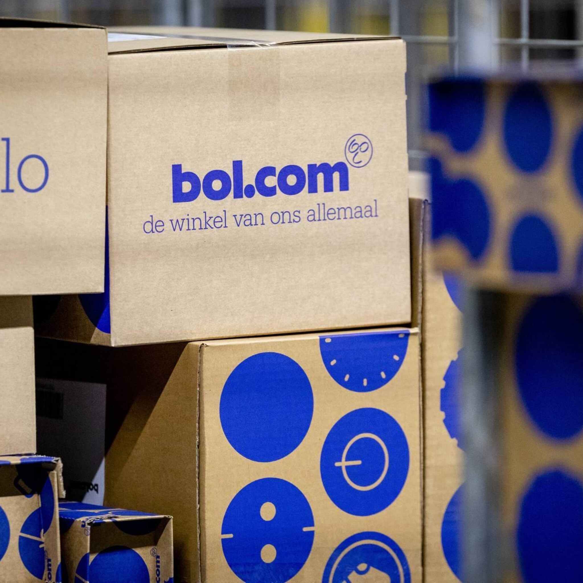 bol com schrapt honderden banen omdat mensen minder besteden
