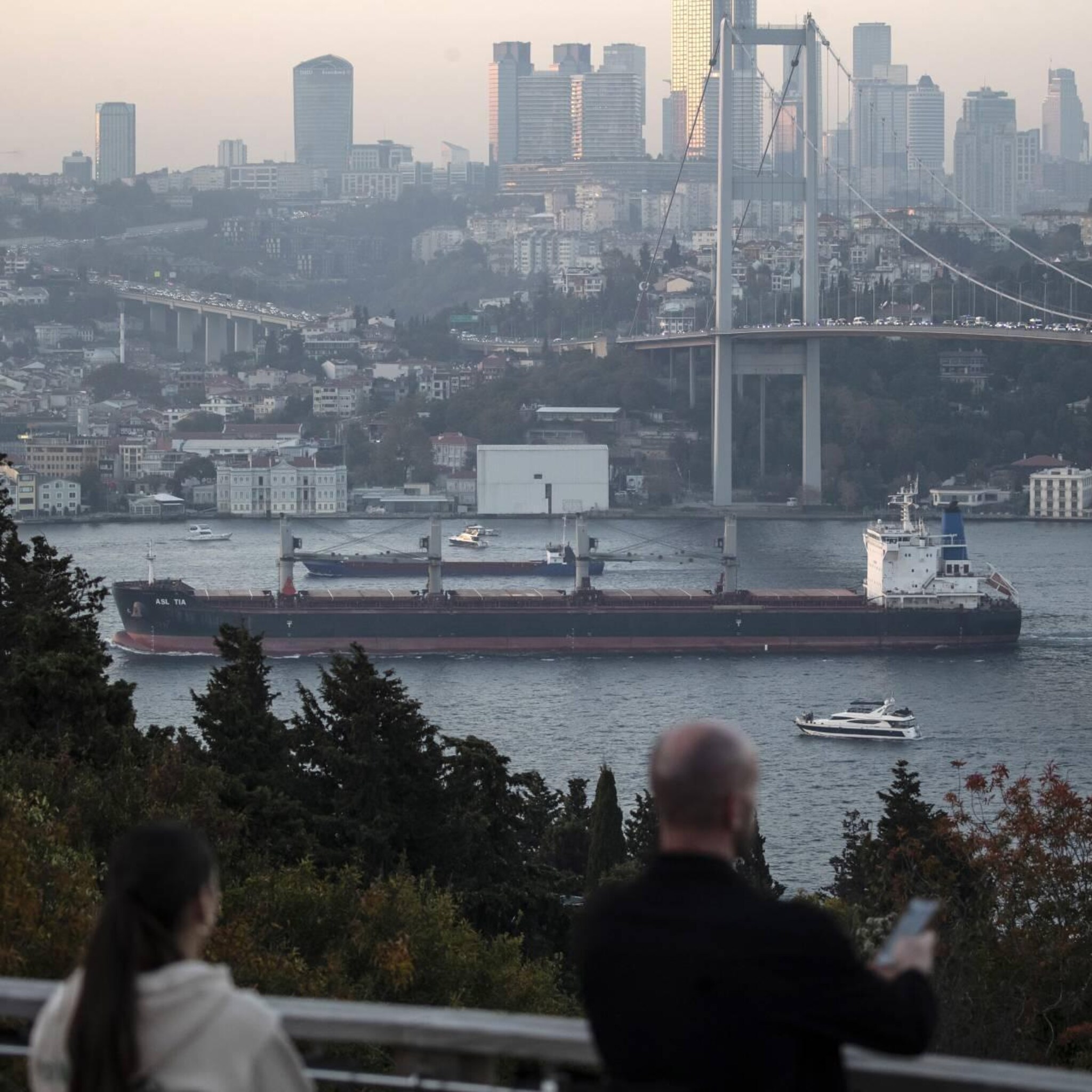 blokkade vaarroutes turkije zadelt rederijen met hoge kosten op