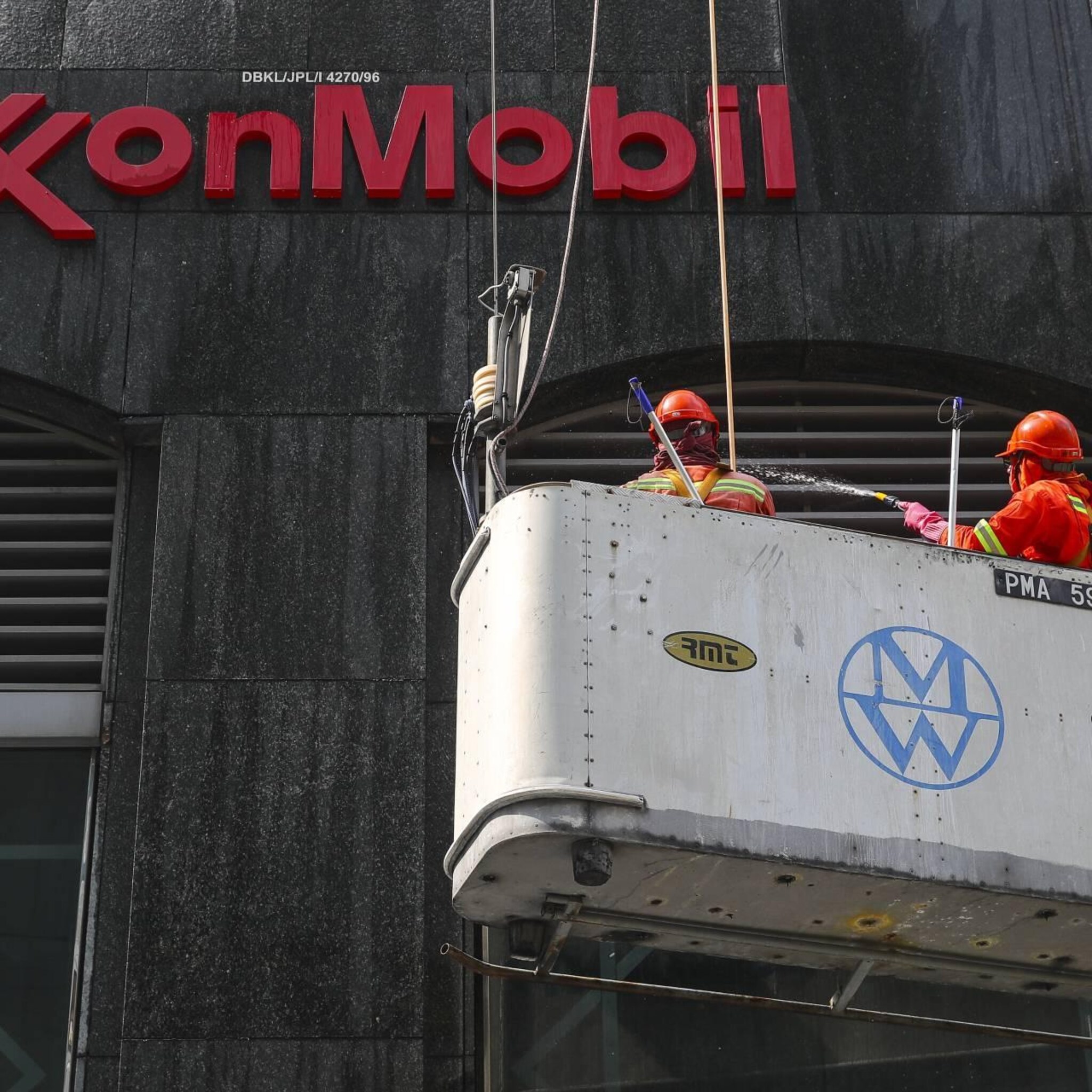 olieconcern exxonmobil stijgt op licht herstellend wall street
