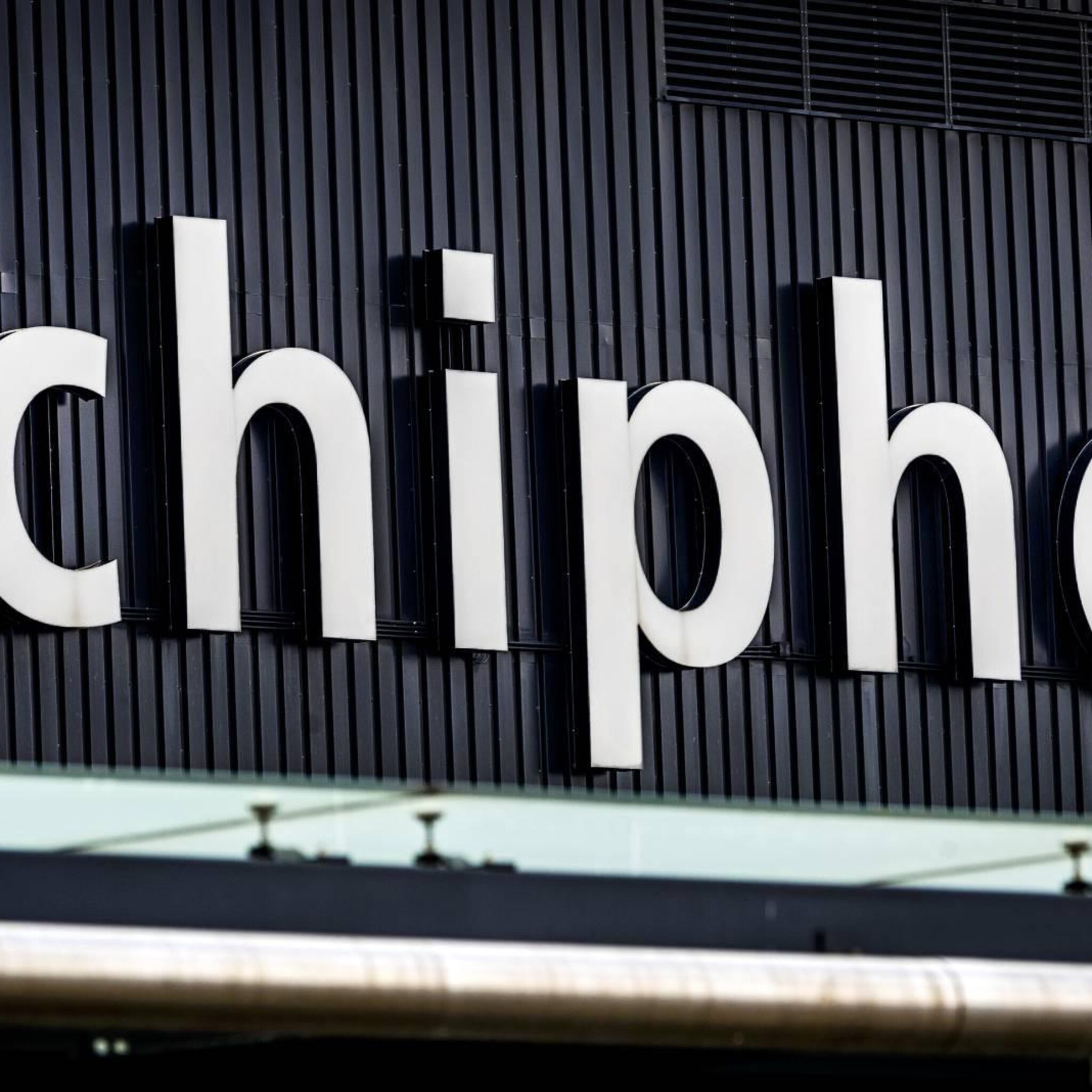 schiphol kocht al voor miljoenen stikstofruimte van boeren op