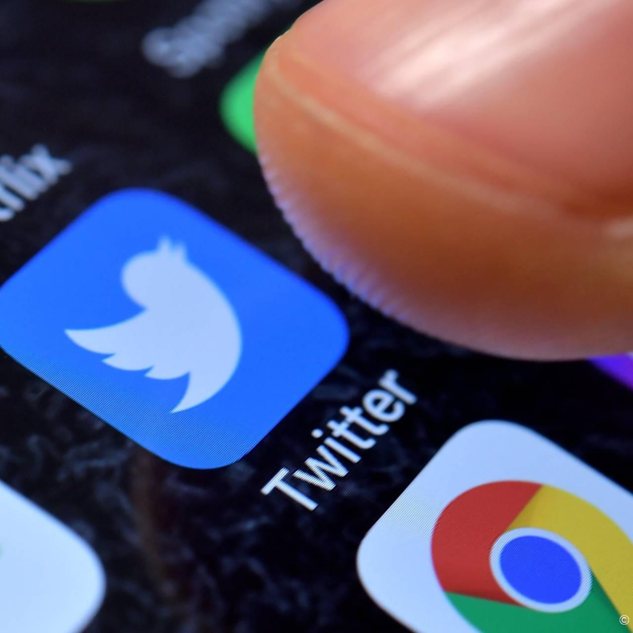 nieuwssite twitter wil hogere prijzen rekenen op de iphone