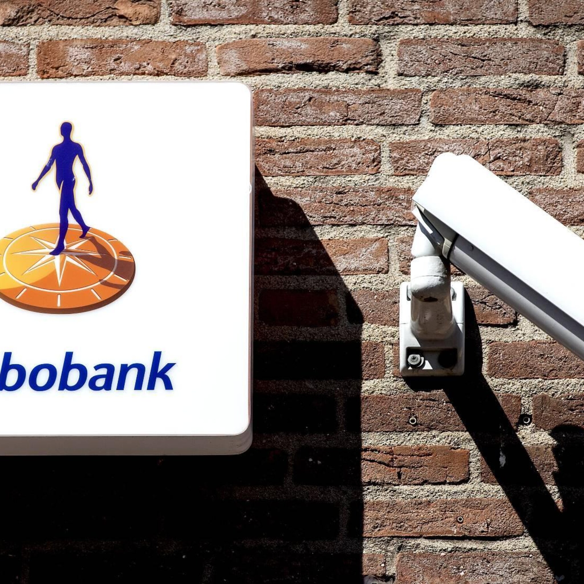 boetes dreigen voor rabobank en deutsche bank om kartelvorming