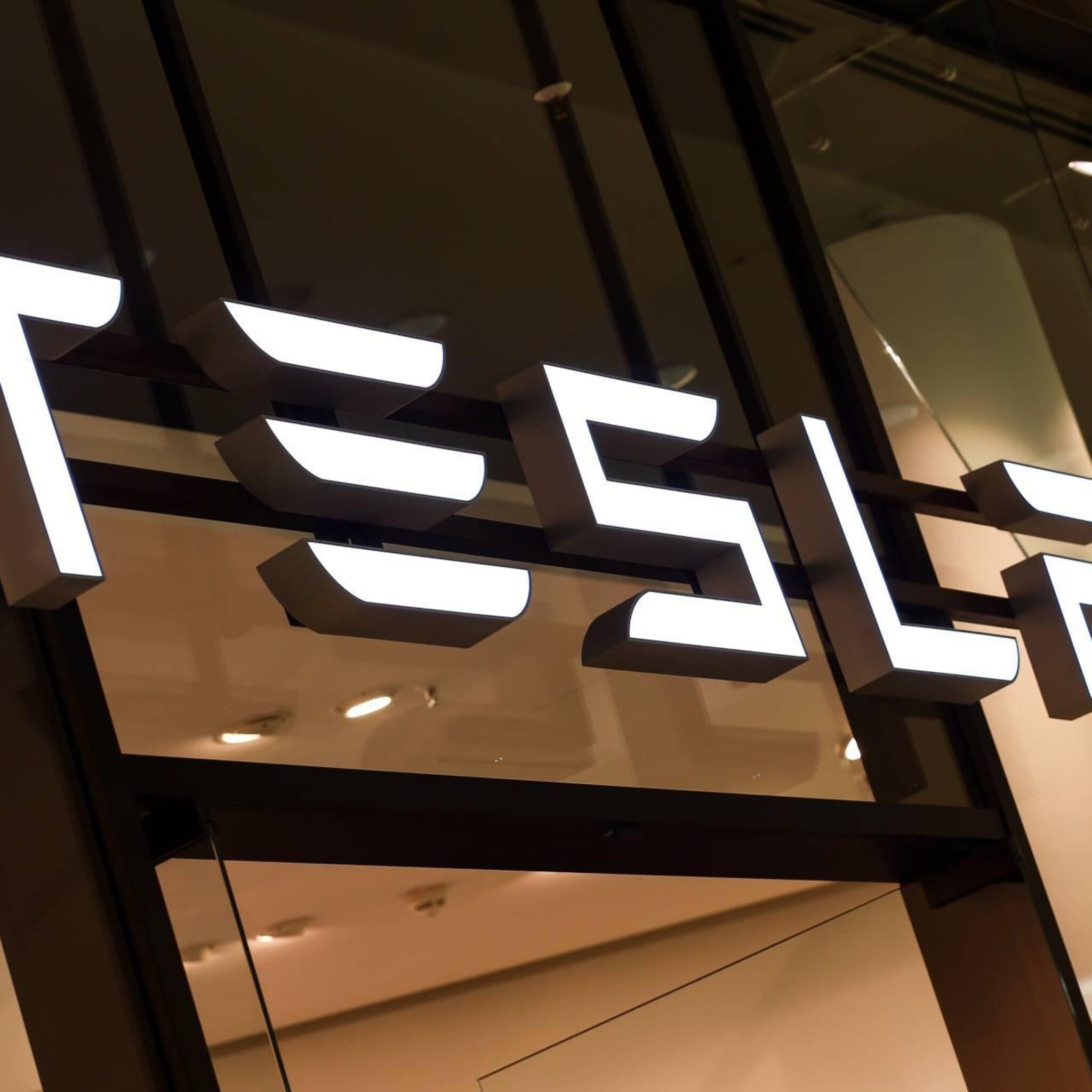 tesla zou productie in china willen verlagen