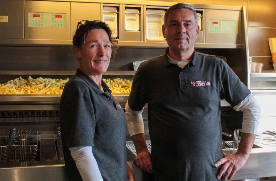 Miranda en René Pulles stoppen met hun Waalwijkse snackbar. Zij kunnen hun zaak niet langer rendabel open houden. Foto: Privéfoto