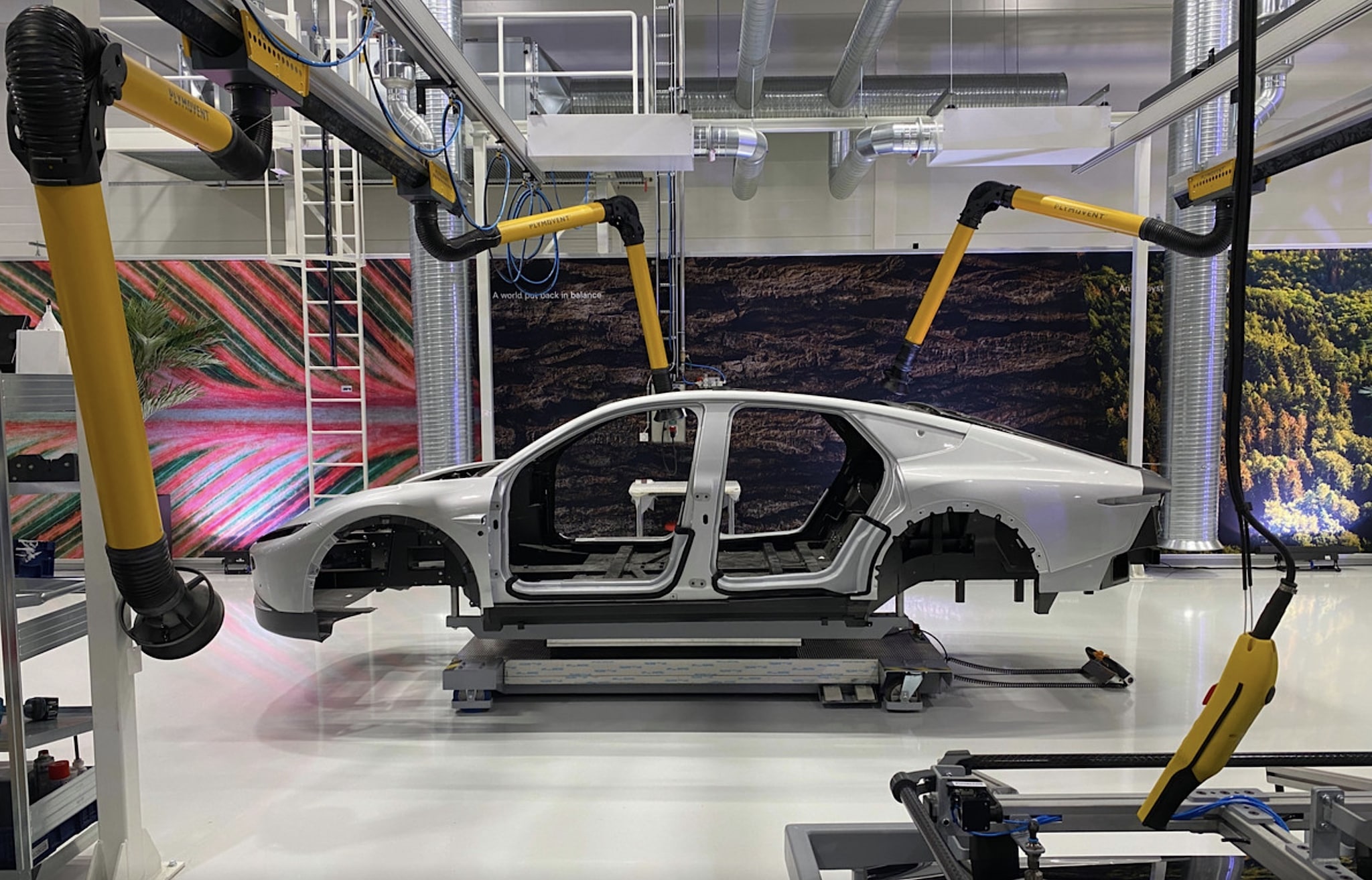 De Nederlandse Lightyear 0 is officieel in productie, als eerste zonnecelauto ter wereld. Foto: Roland Tameling