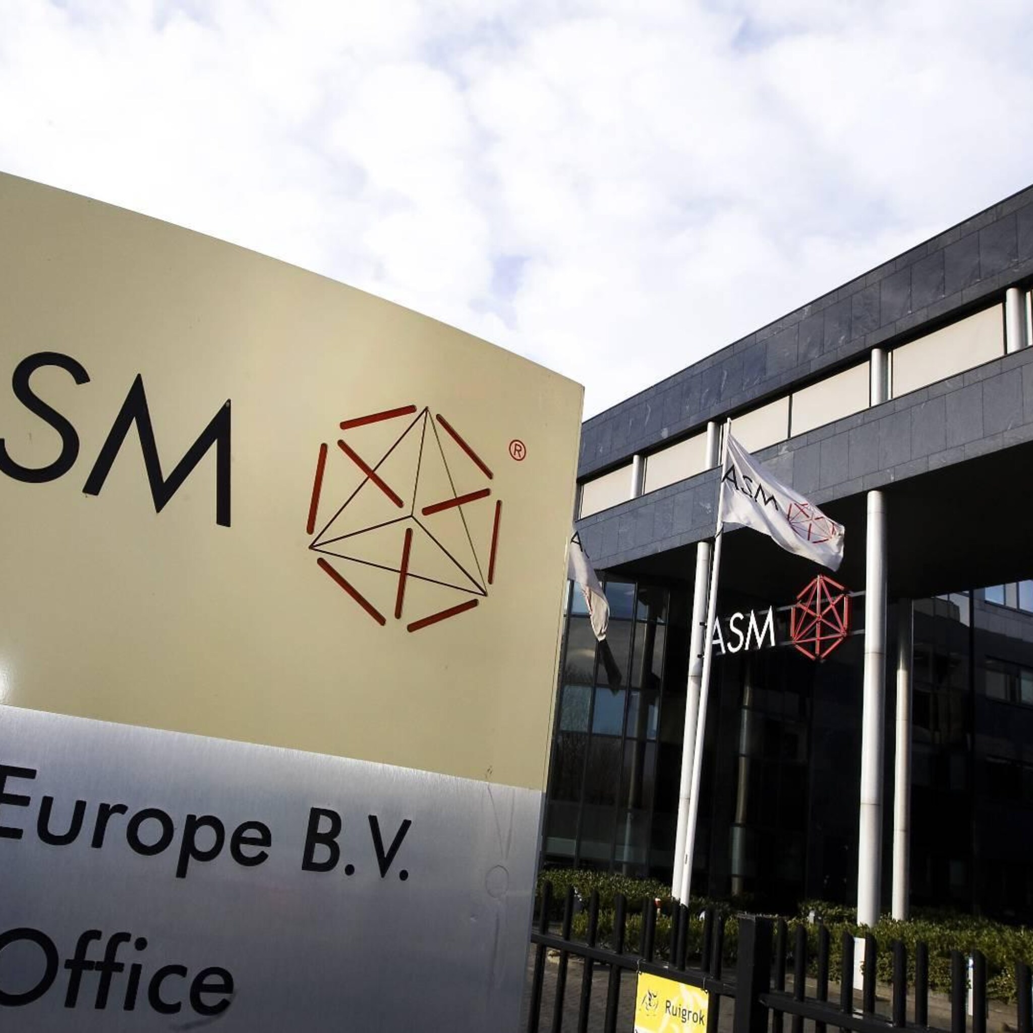 asmi aan kop in aex na verhoging omzetverwachting