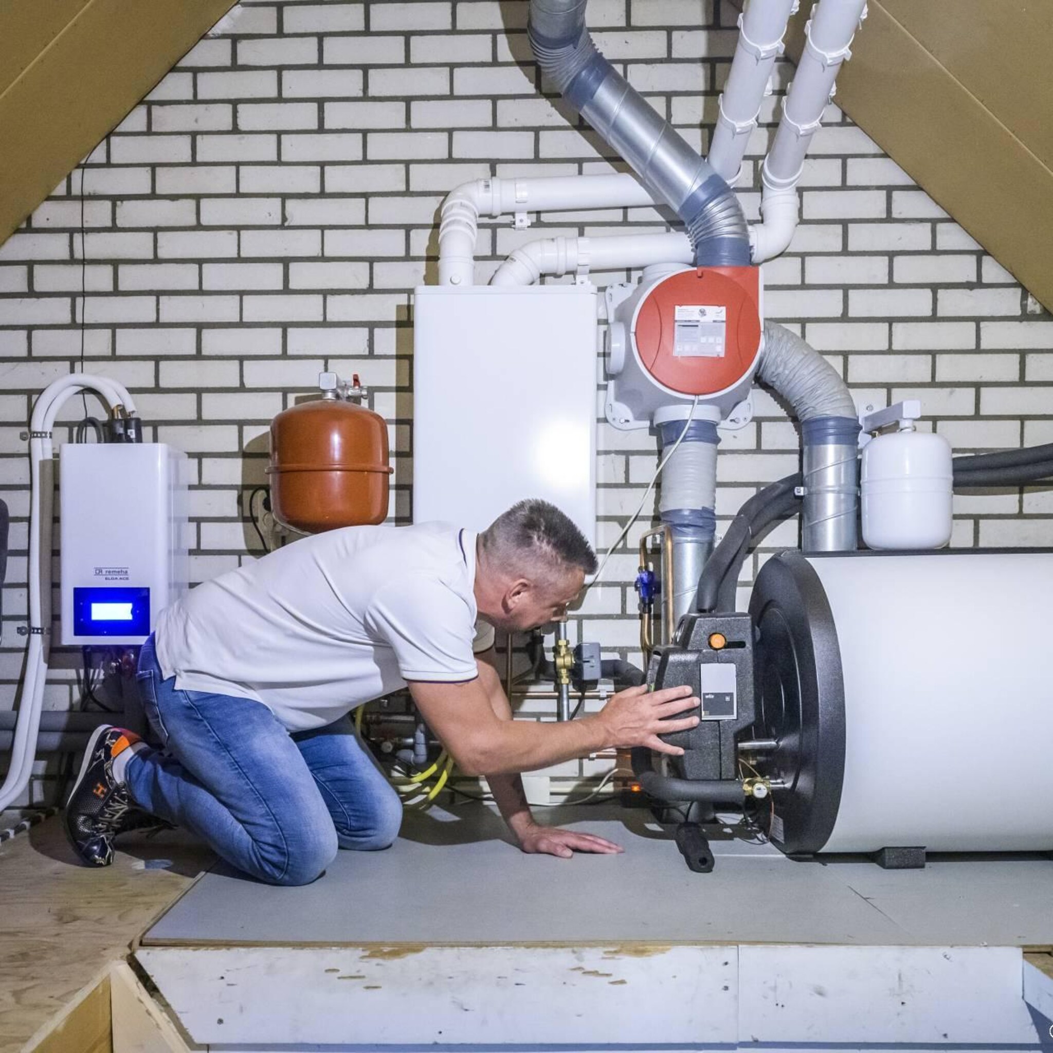 eneco verlaagt tarieven met 12 procent voor een derde van klanten