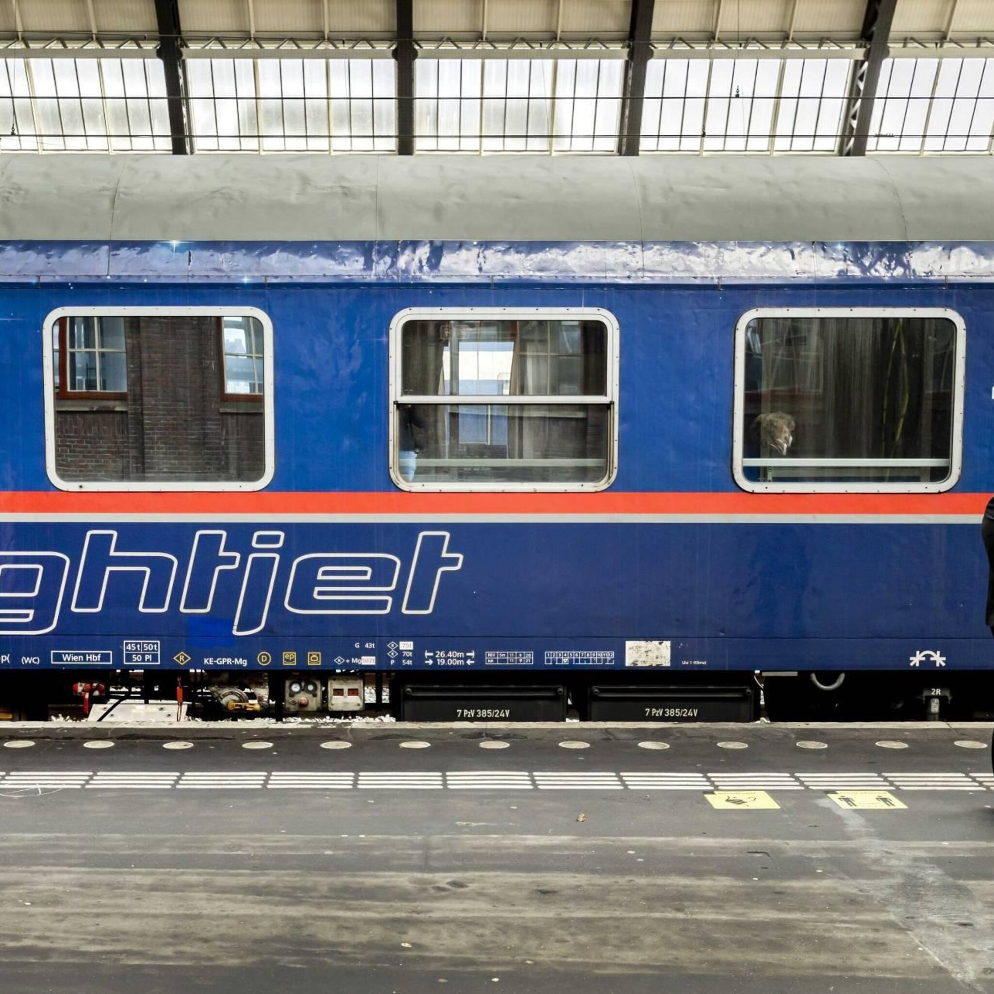 staking legt oostenrijkse spoorwegen maandag plat