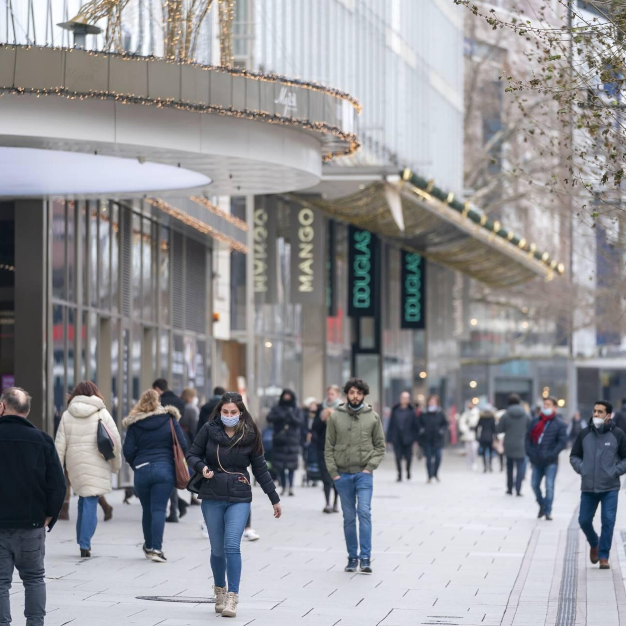 onderzoek duitsers halen broekriem steeds verder aan om inflatie