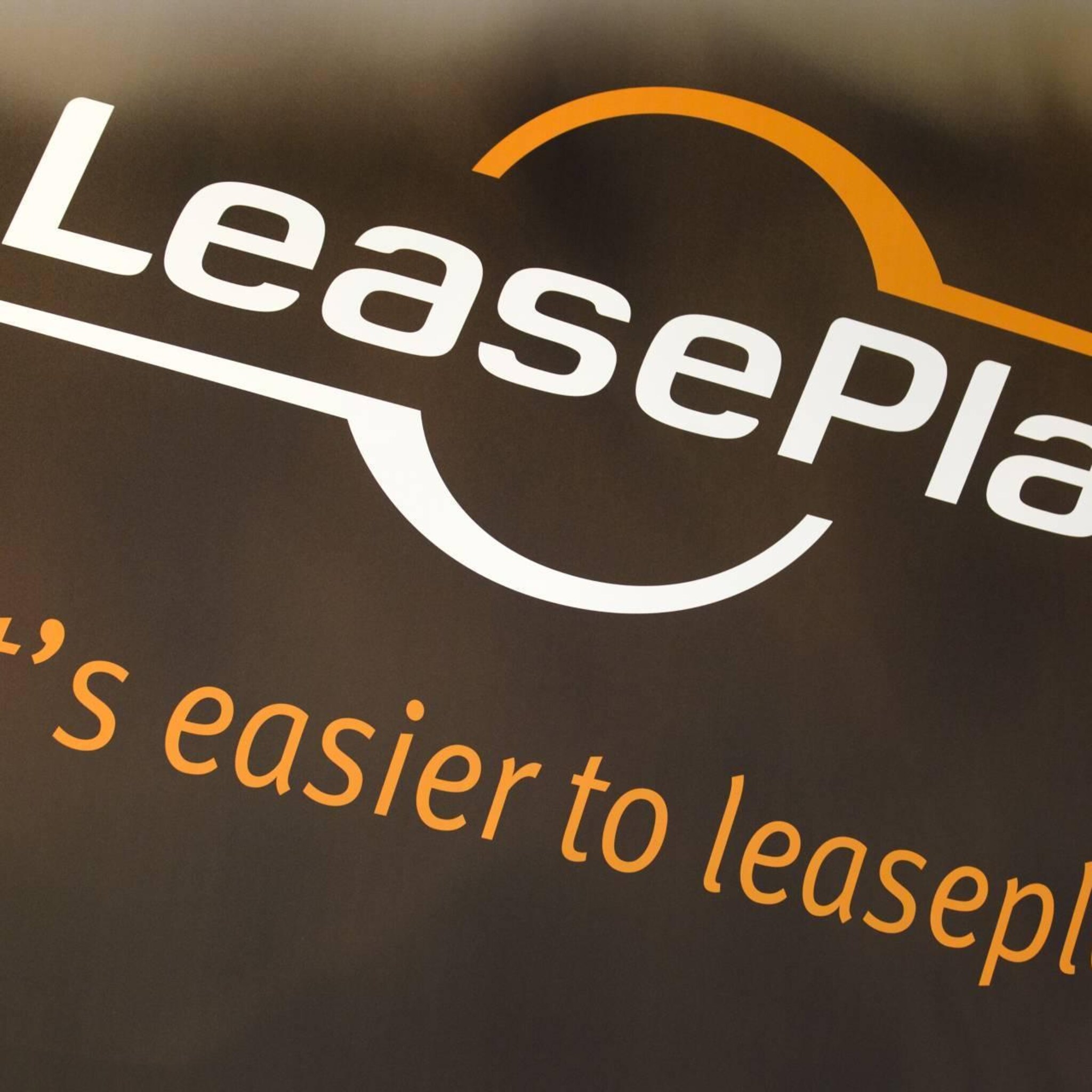 leaseplan en ald moeten van brussel activiteiten afstoten