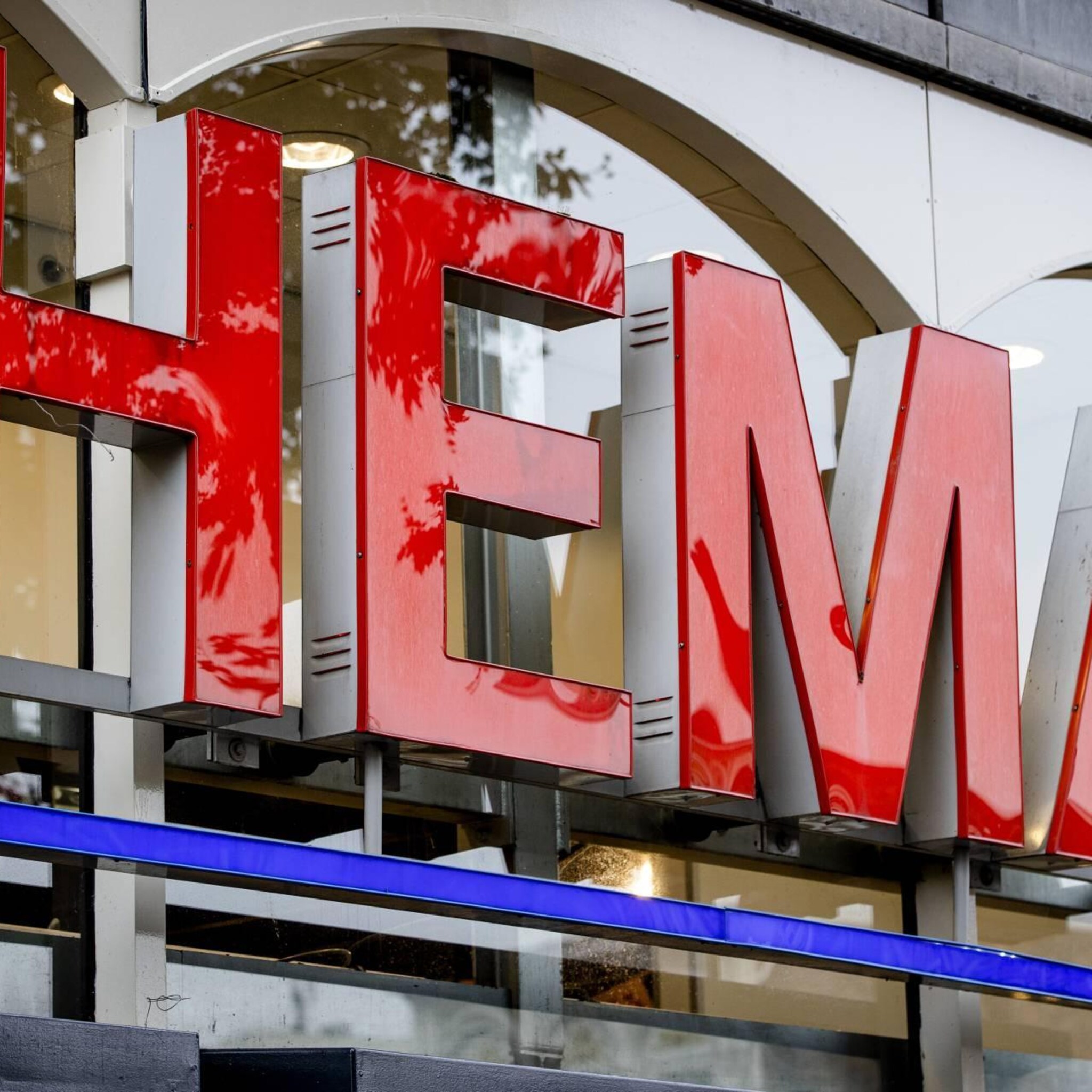 medewerkers hema winkels krijgen 10 procent meer loon