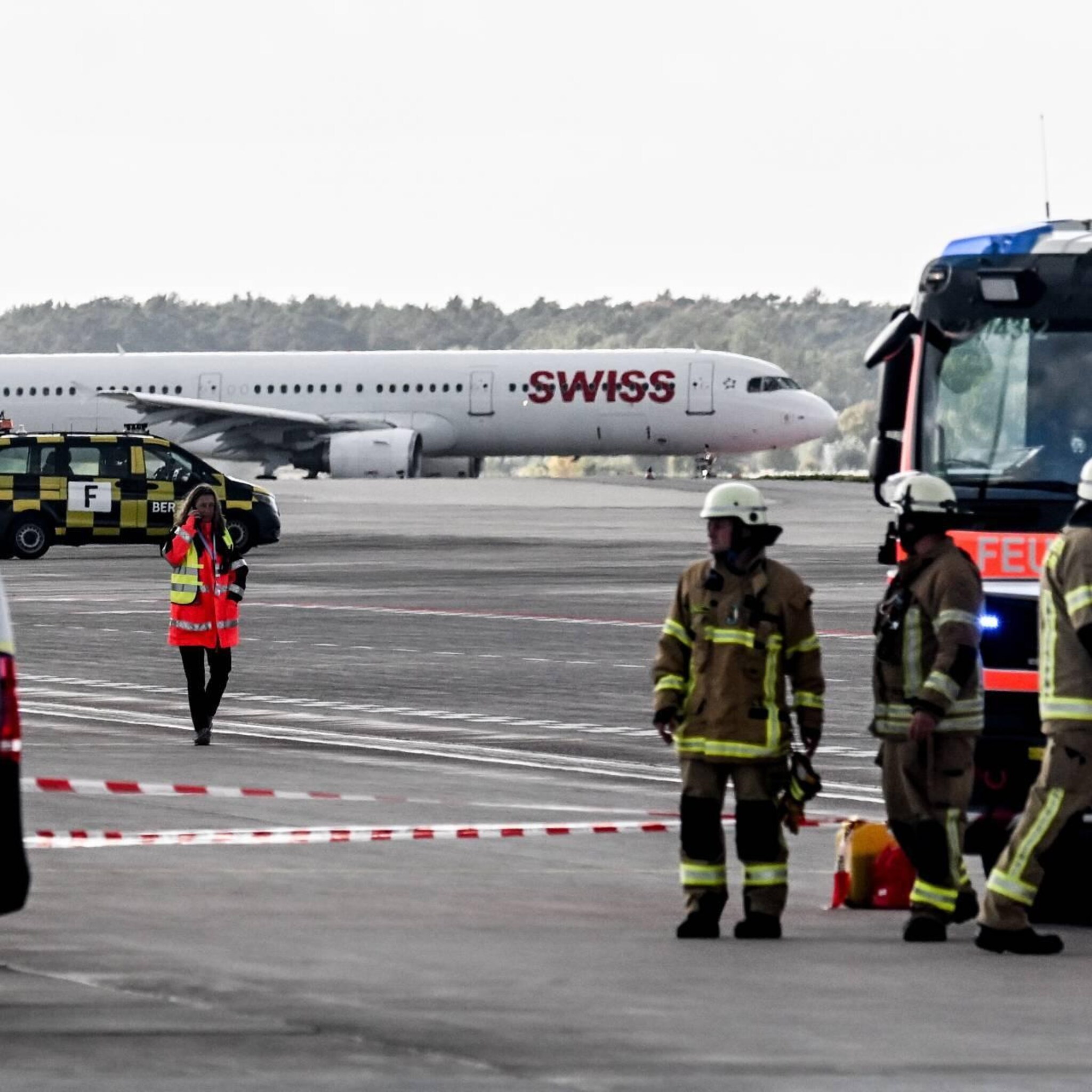 luchthaven berlijn sluit start en landingsbanen om activisten