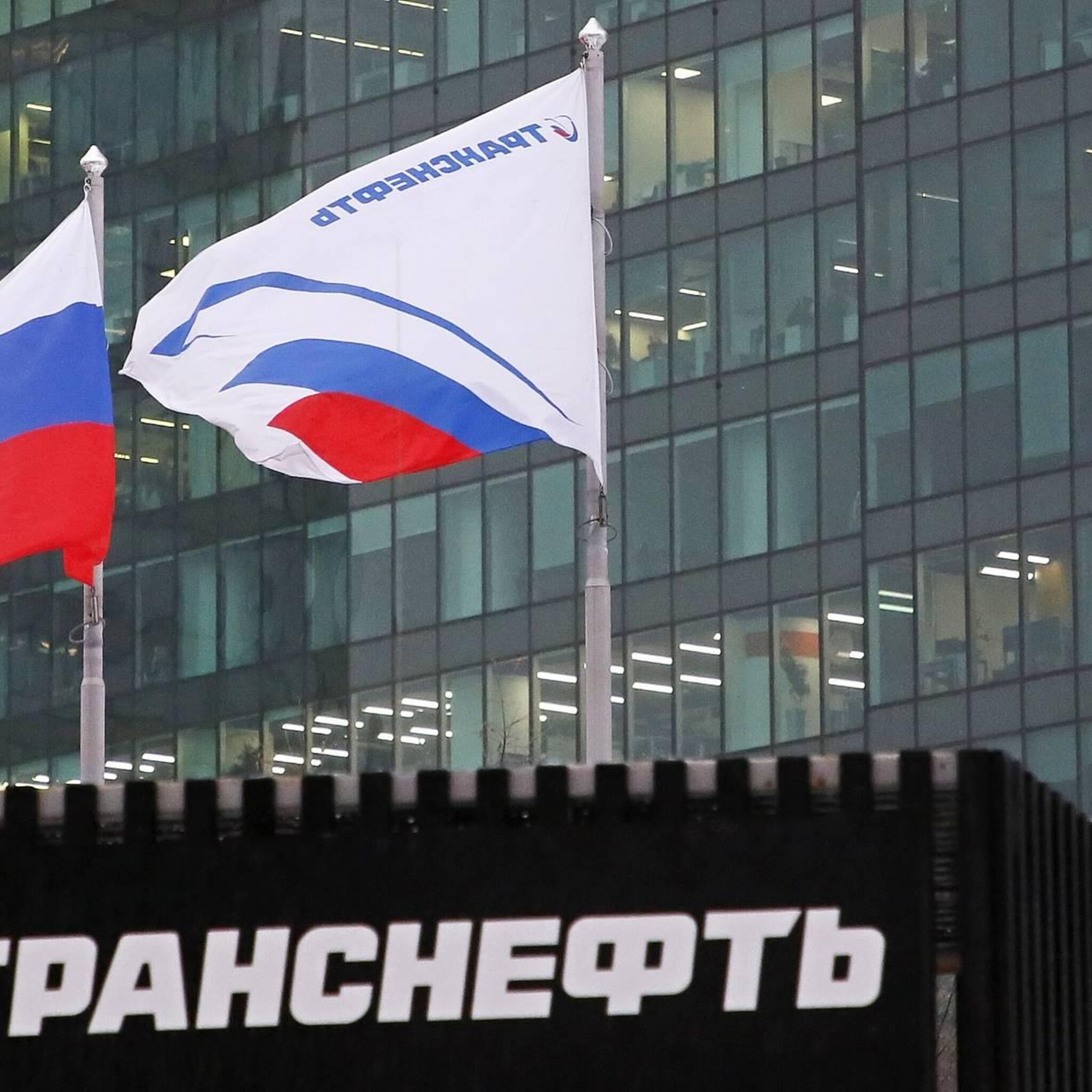 rusland benadrukt geen olie naar landen die prijsplafond steunen