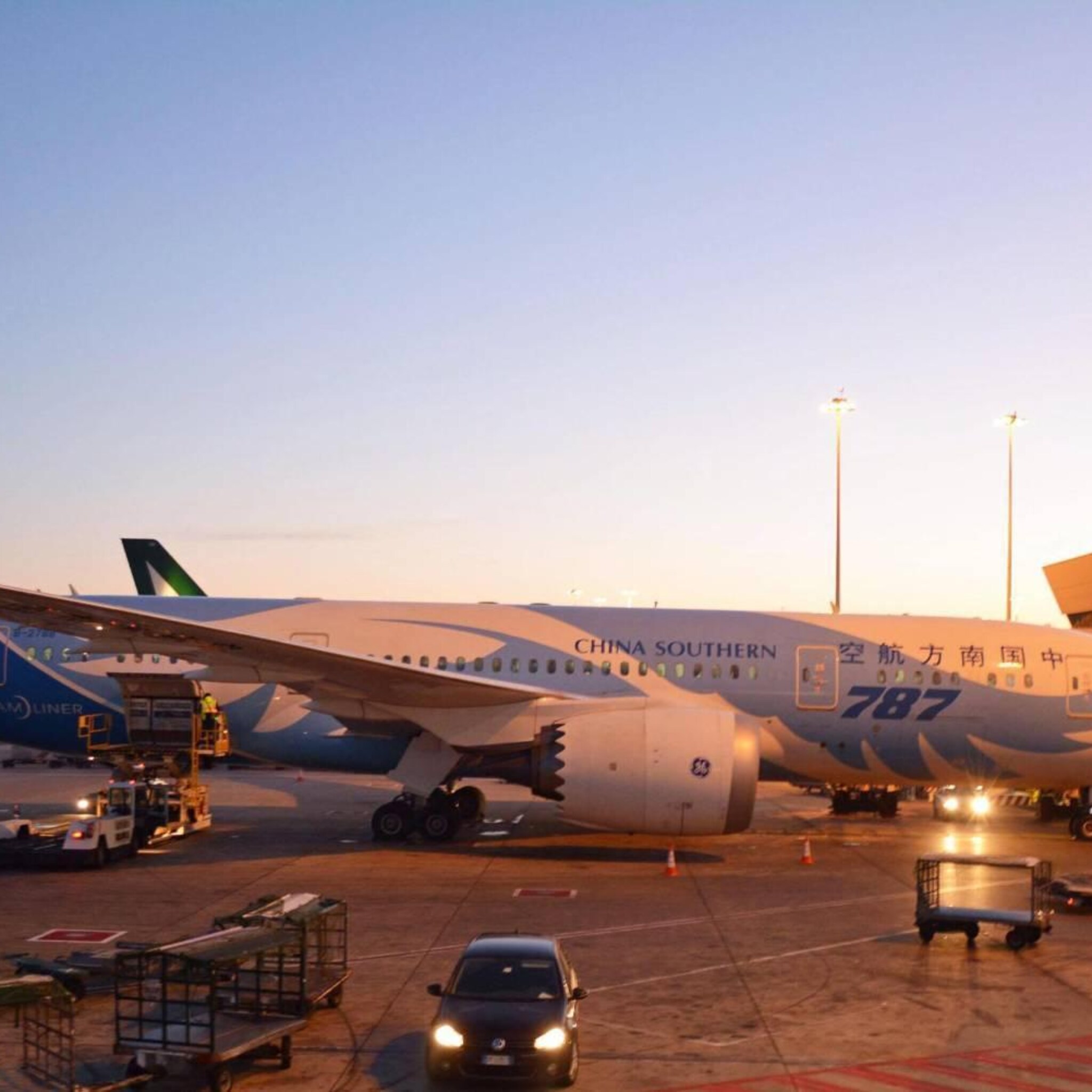 bloomberg luchtvaartalliantie oneworld wil china southern opnemen