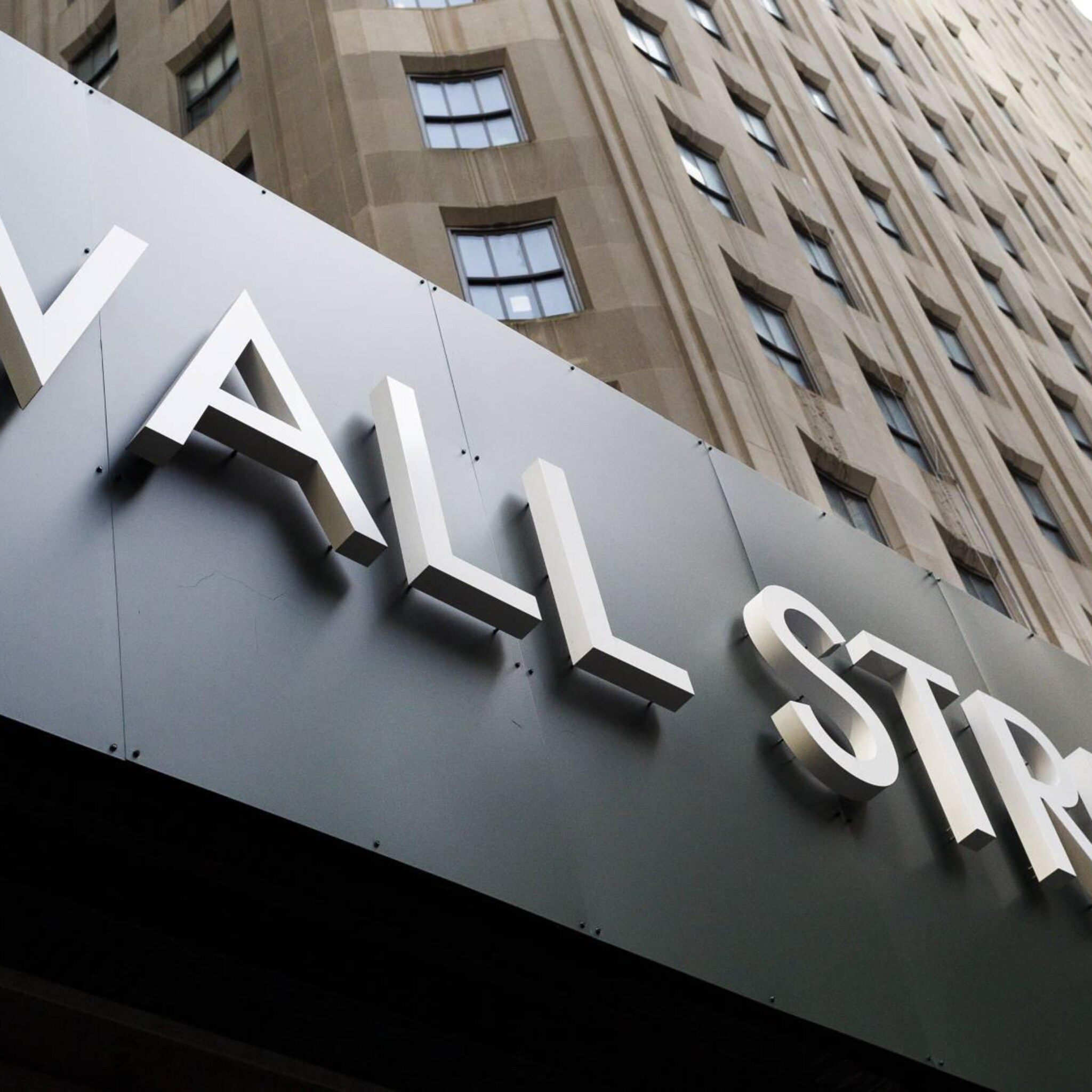 wall street wint na signalen over tragere rentestappen door fed