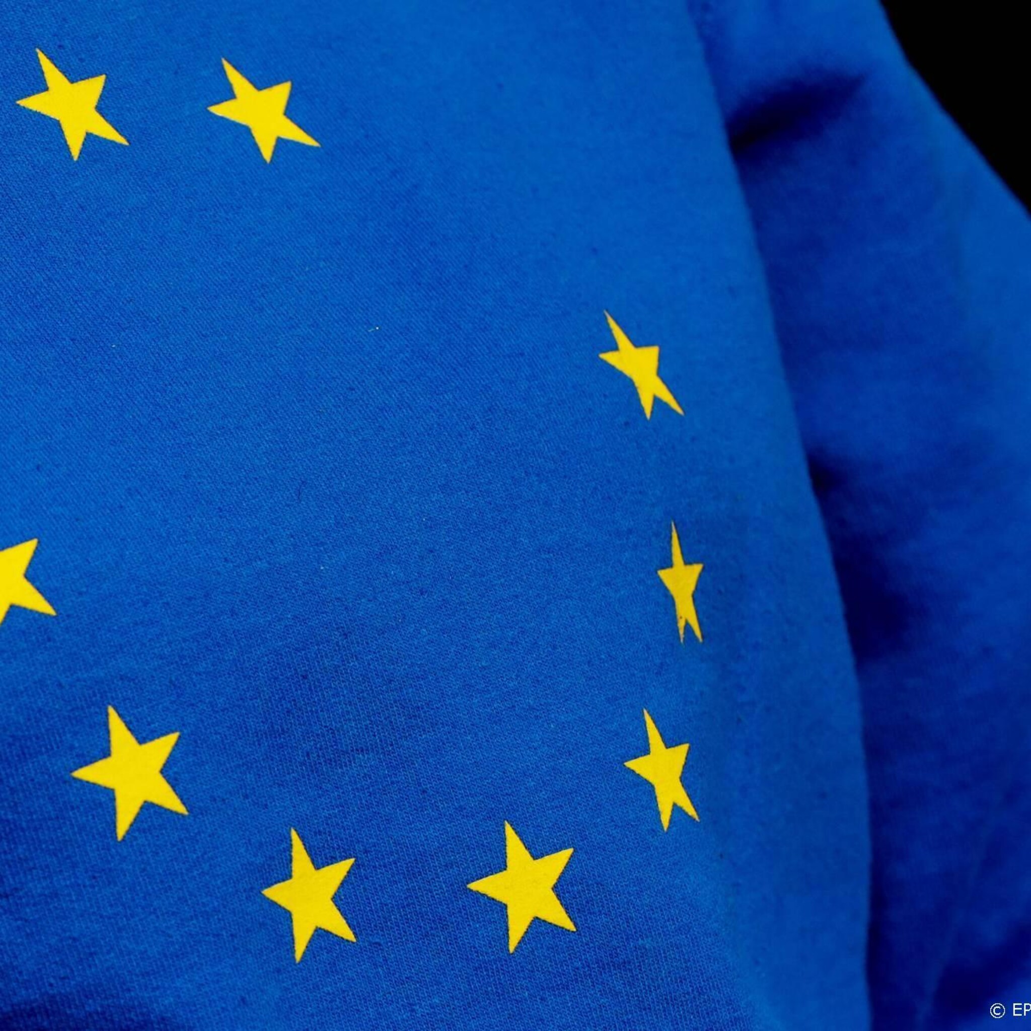 bedrijvigheid economie eurozone krimpt iets minder sterk