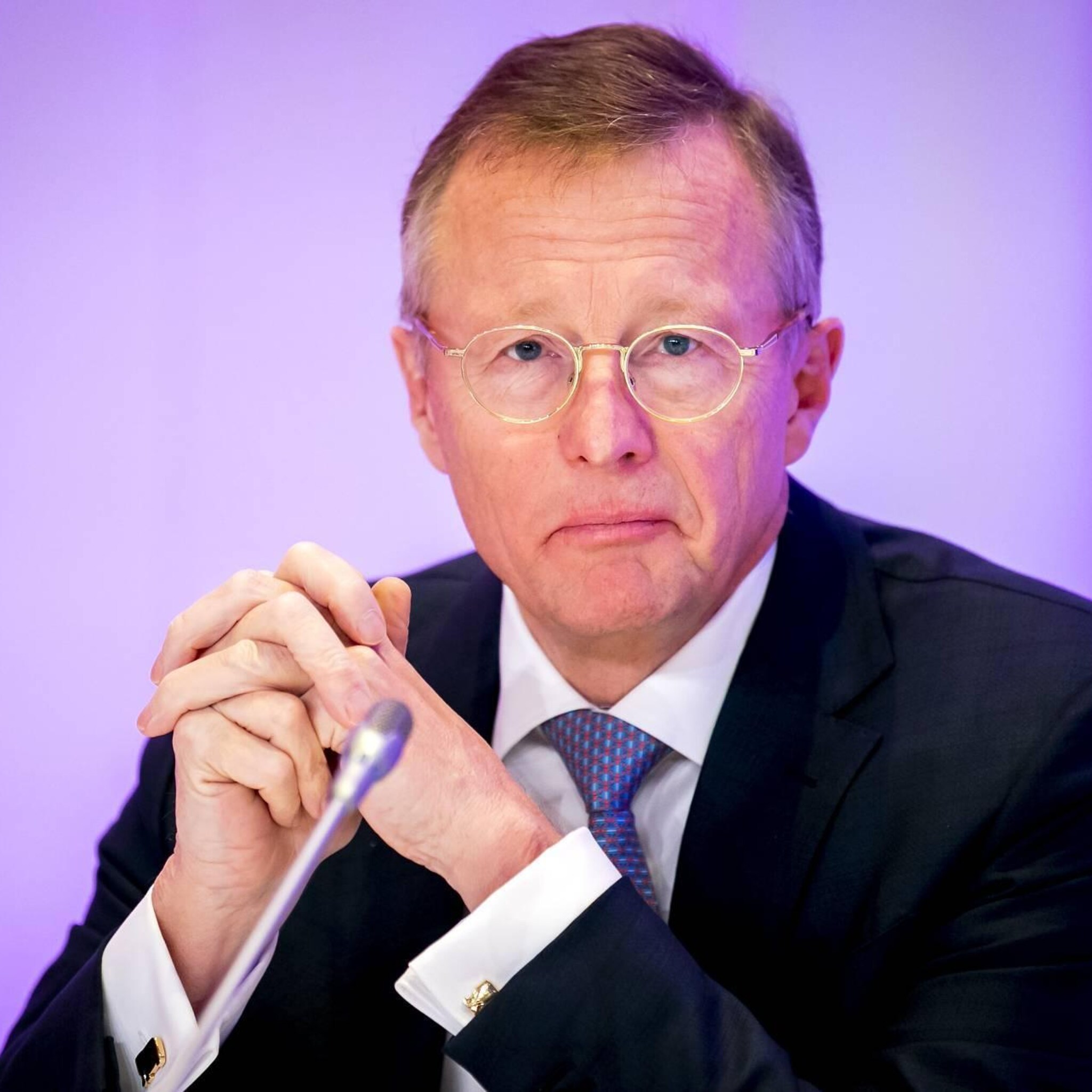 asml haalt nieuwe president commissaris weg bij akzonobel