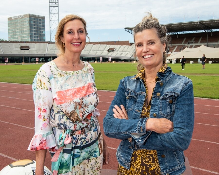 Carla de Groot (links) en Ellen van Haaren. Foto: Olympisch Stadion