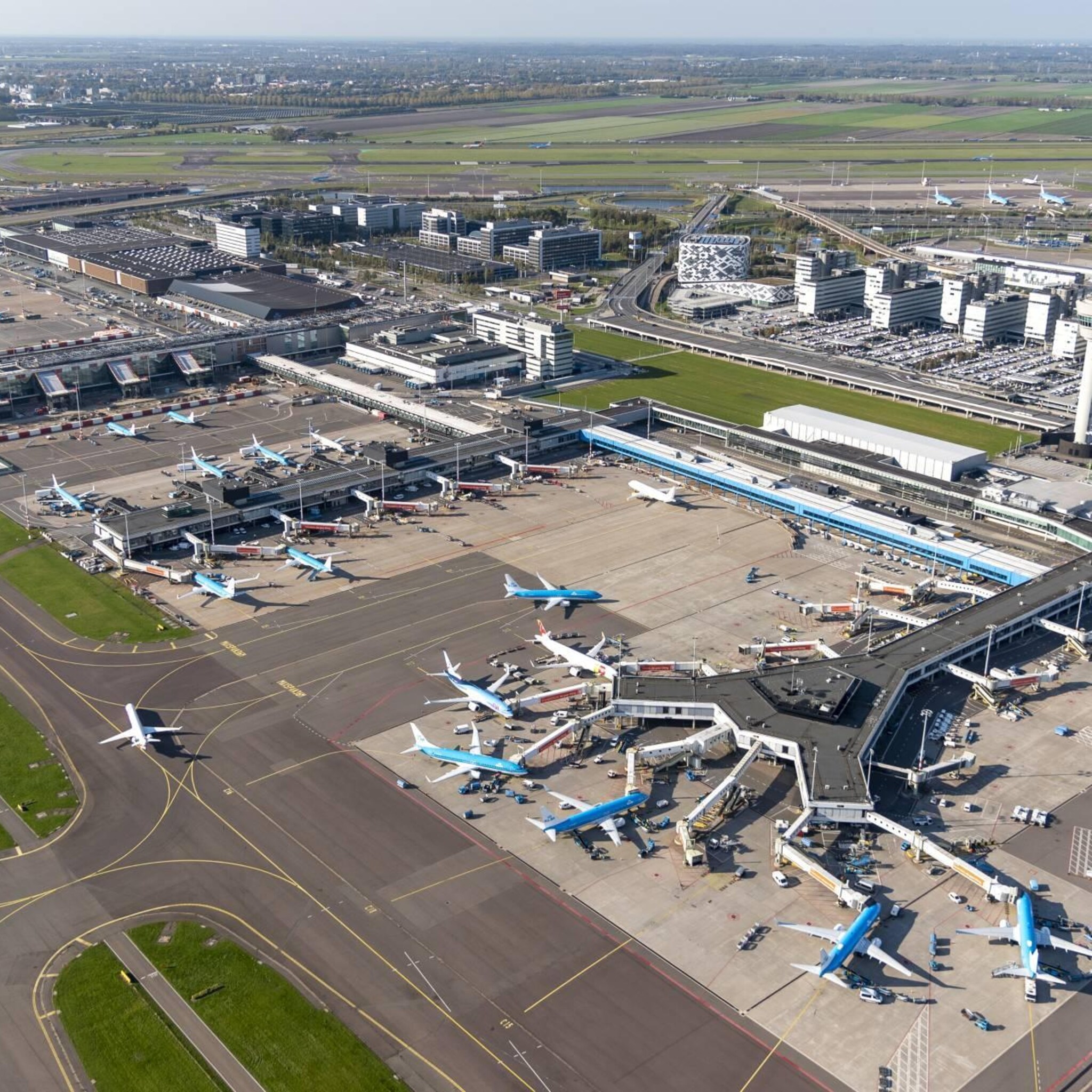 buschauffeurs luchthaven schiphol staken voor betere cao
