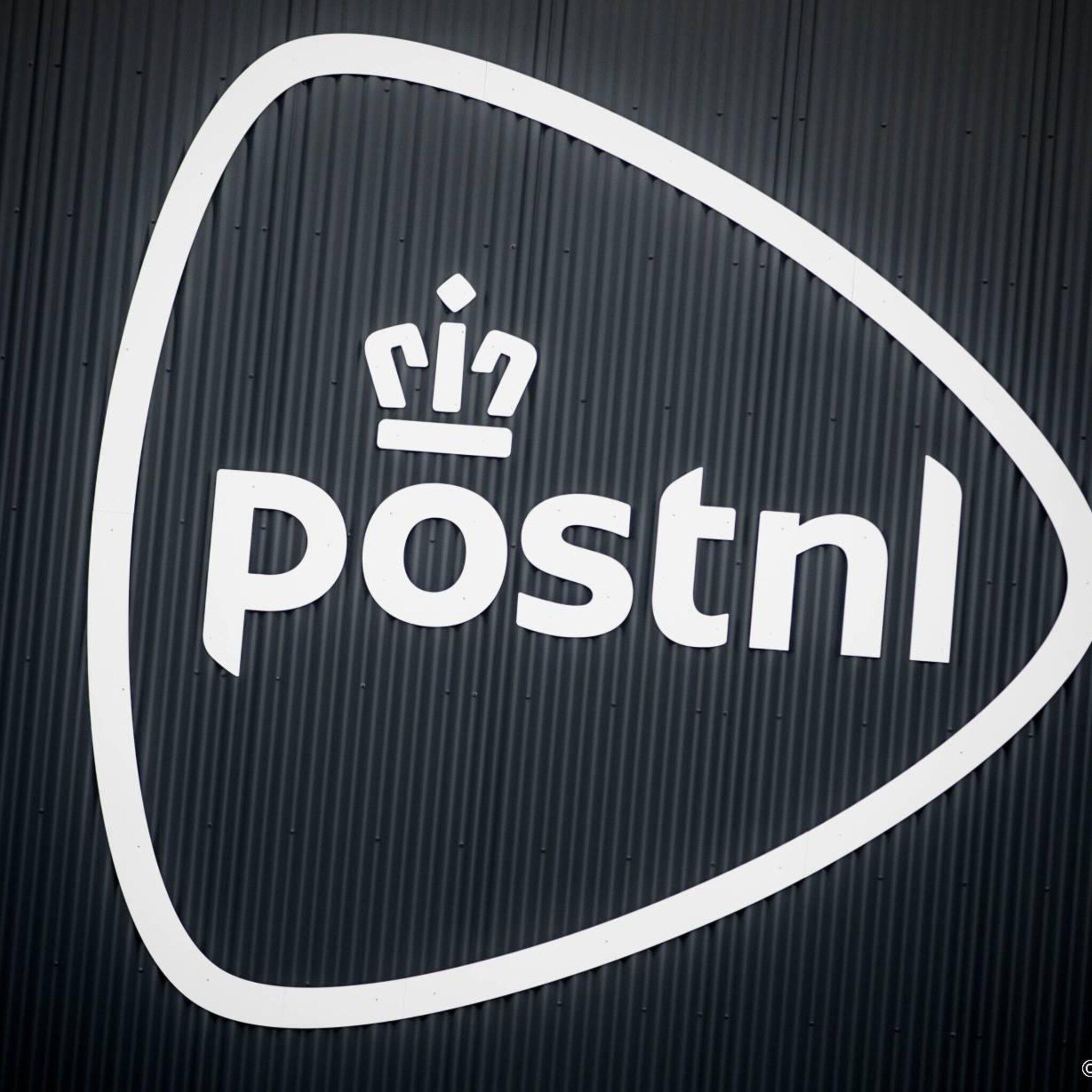 personeel postnl mag staken zolang essentiele post bezorgd wordt