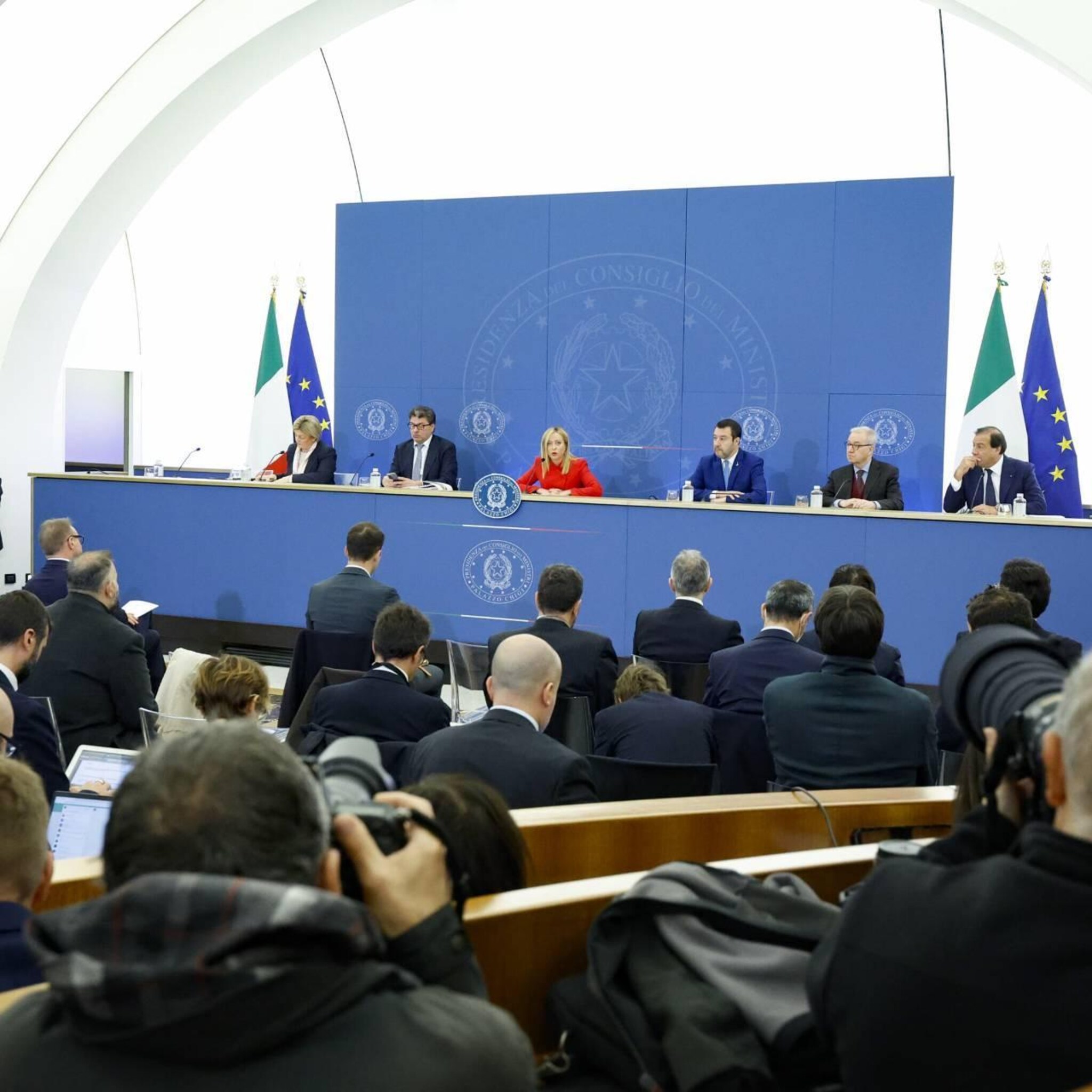 italie trekt beurs voor energiesteun in