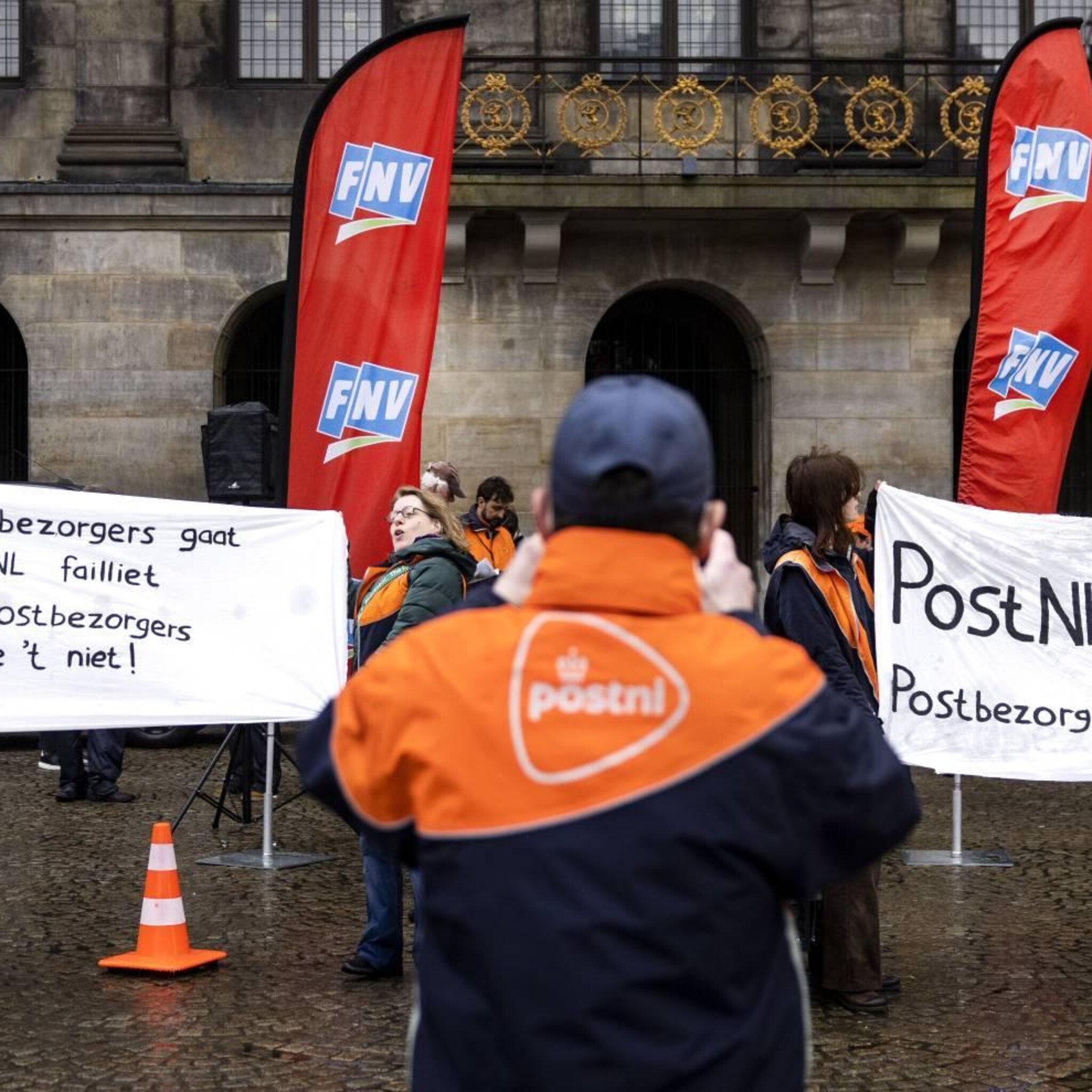 fnv en postnl steggelen over voorwaarden staking vrijdag
