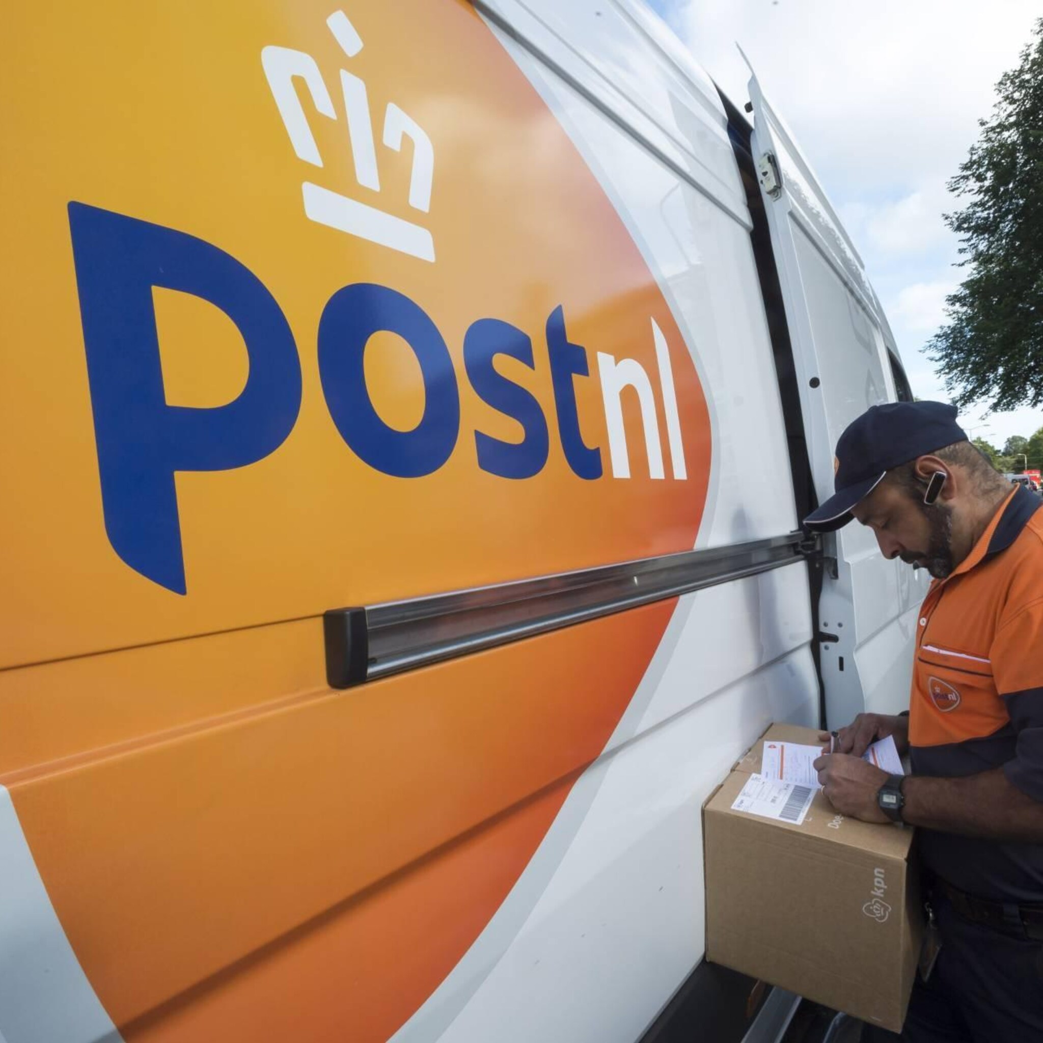 postnl spant kort geding aan tegen fnv om staking te voorkomen