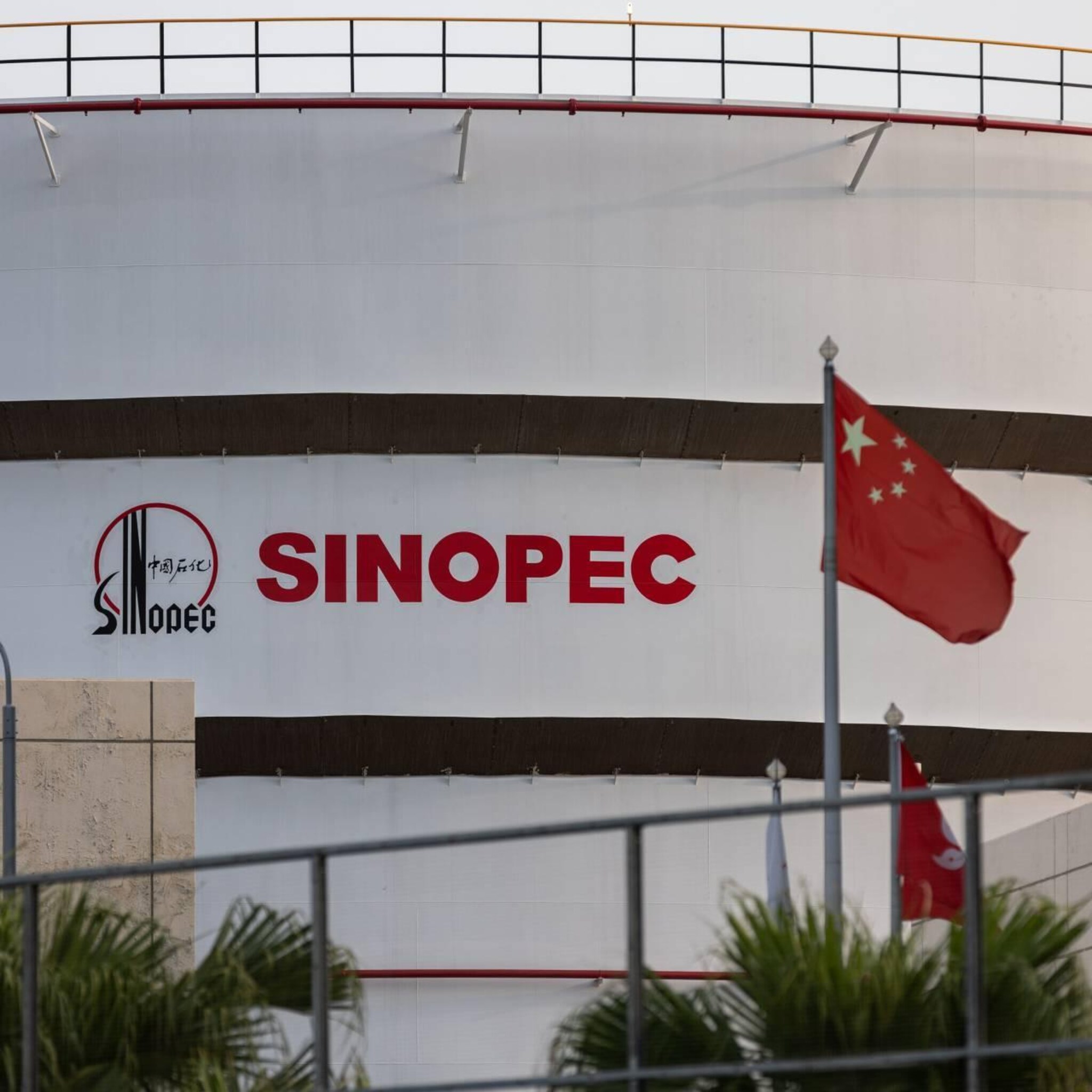 china sluit miljardendeal met qatar over jarenlange levering lng