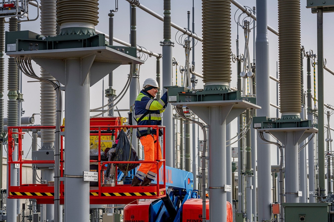 Werkzaamheden aan het hoogspanningsnet van netbeheerder Tennet. Foto: TenneT.