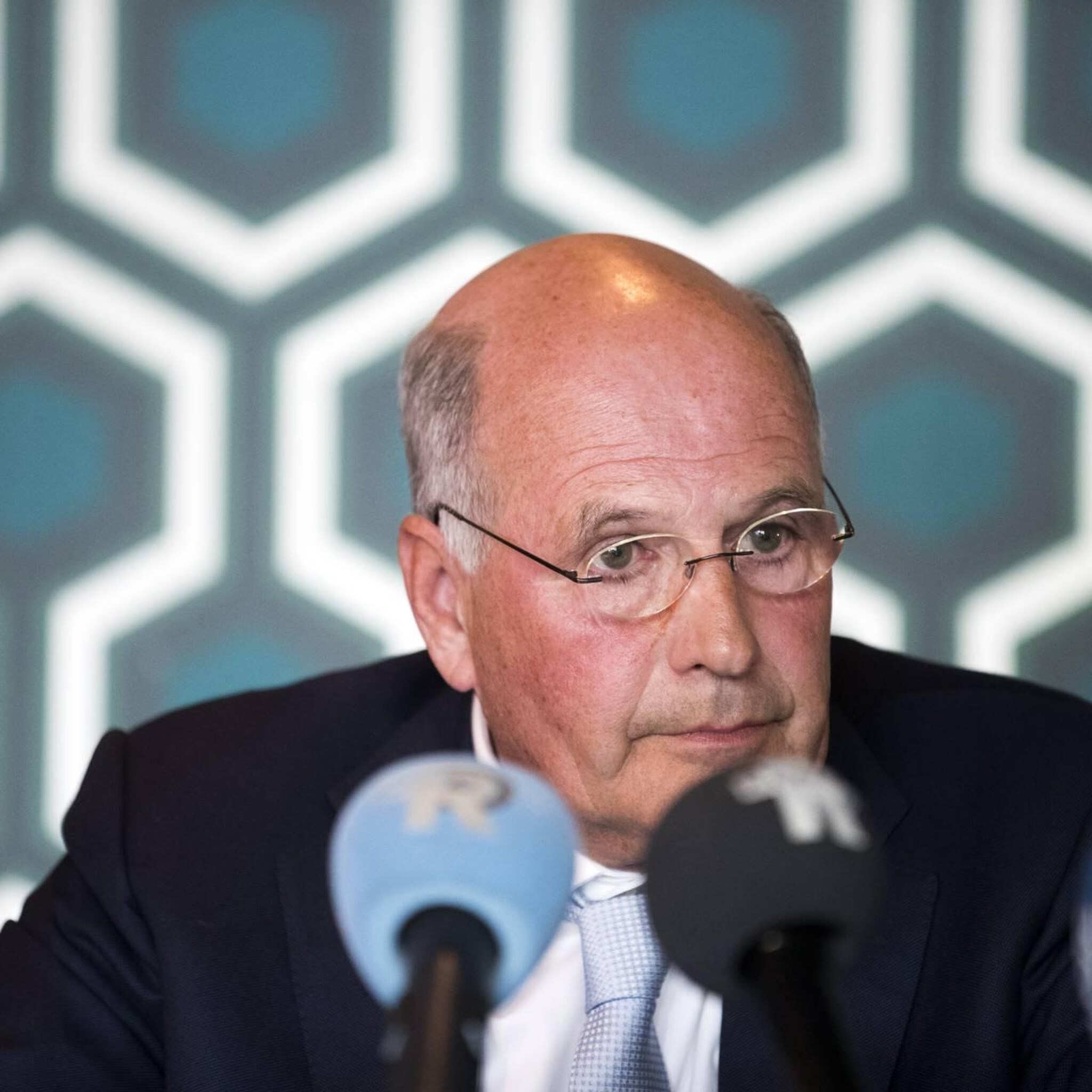 zakenman van den nieuwenhuyzen hoeft toch geen miljoenen te betalen door fout justitie