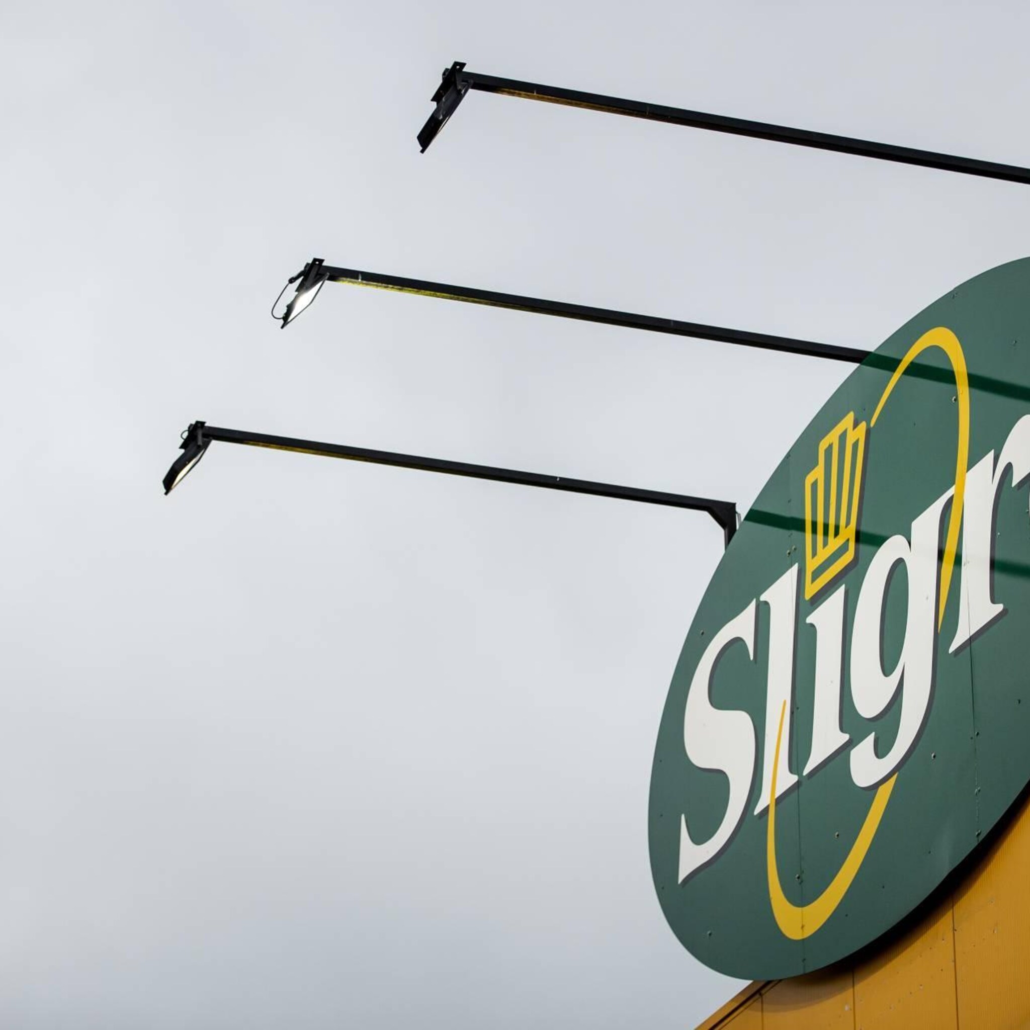 sligro neemt metro winkels van belgische makro over
