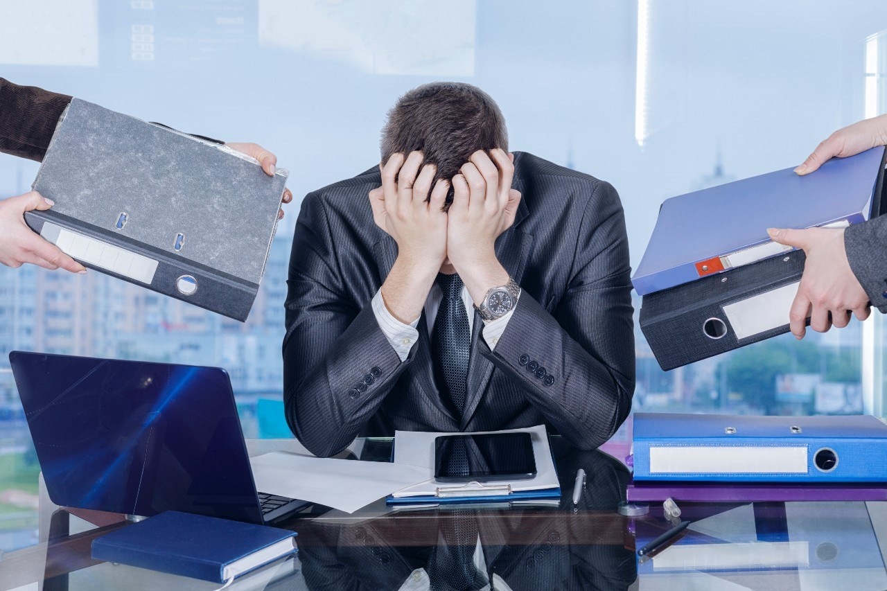 Iedereen is dus razend druk en toch groeit onze economie niet. Fred Rutgers vraagt zich af hoe dat kan. Foto: Shutterstock.