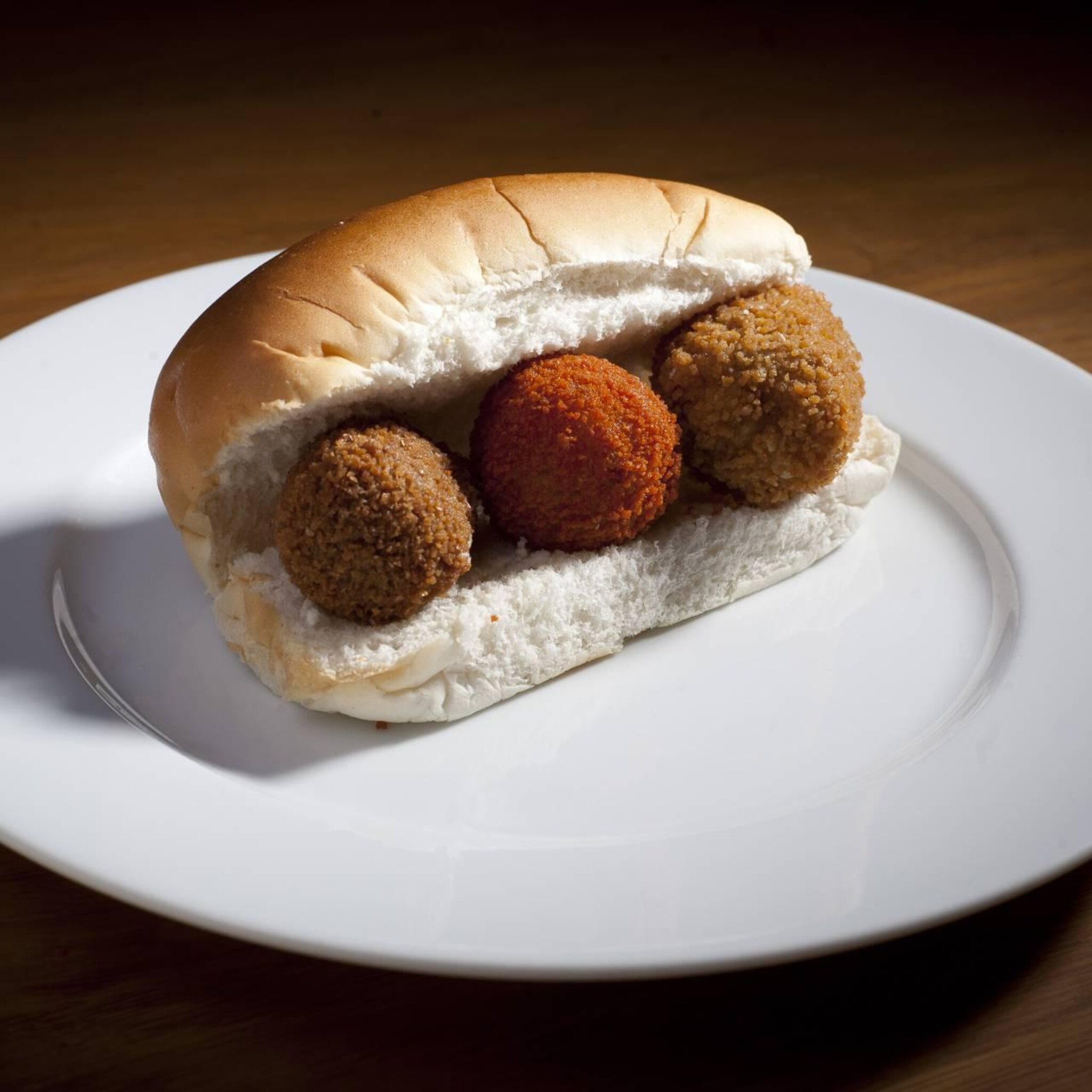 bitterbal en mini frikandel vlak voor wk nog veelal in het schap