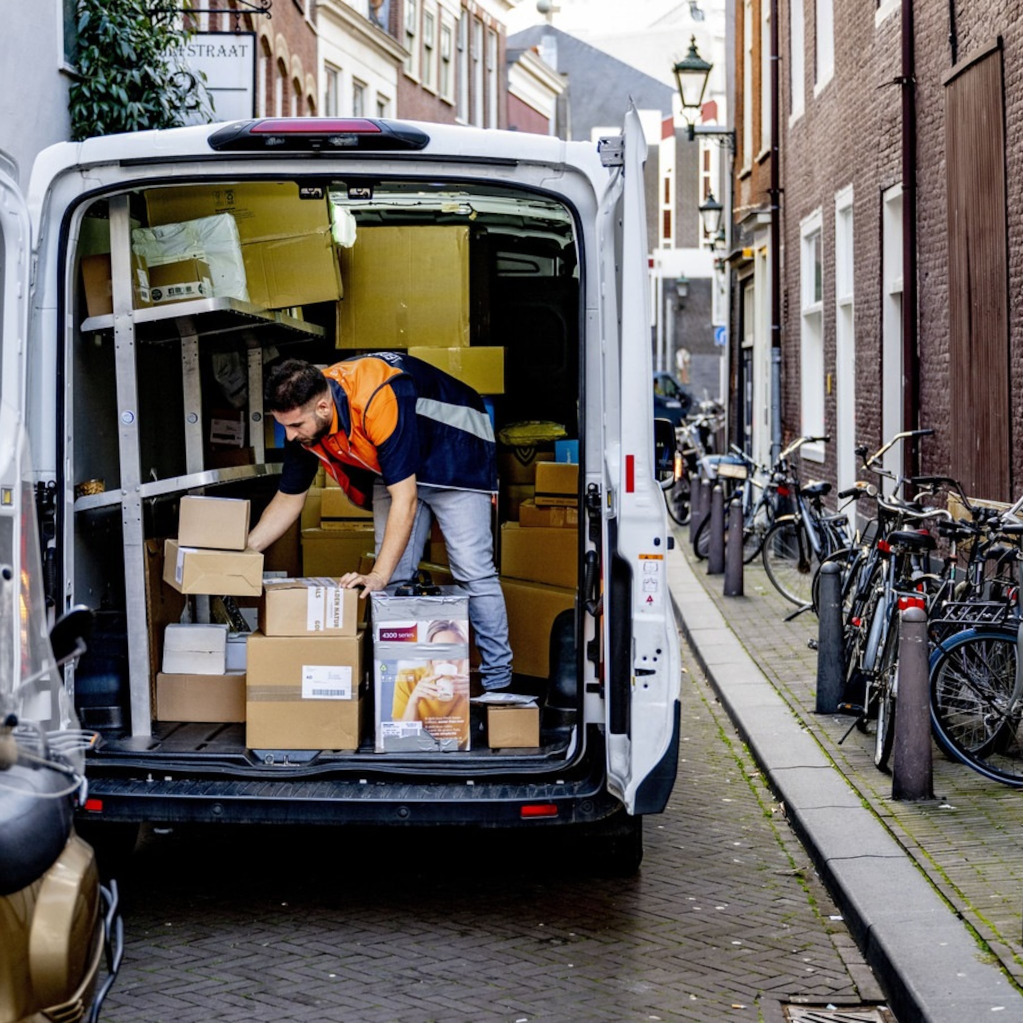 pakjescrisis komt op een lastig moment zo vlak voor de feestdagen