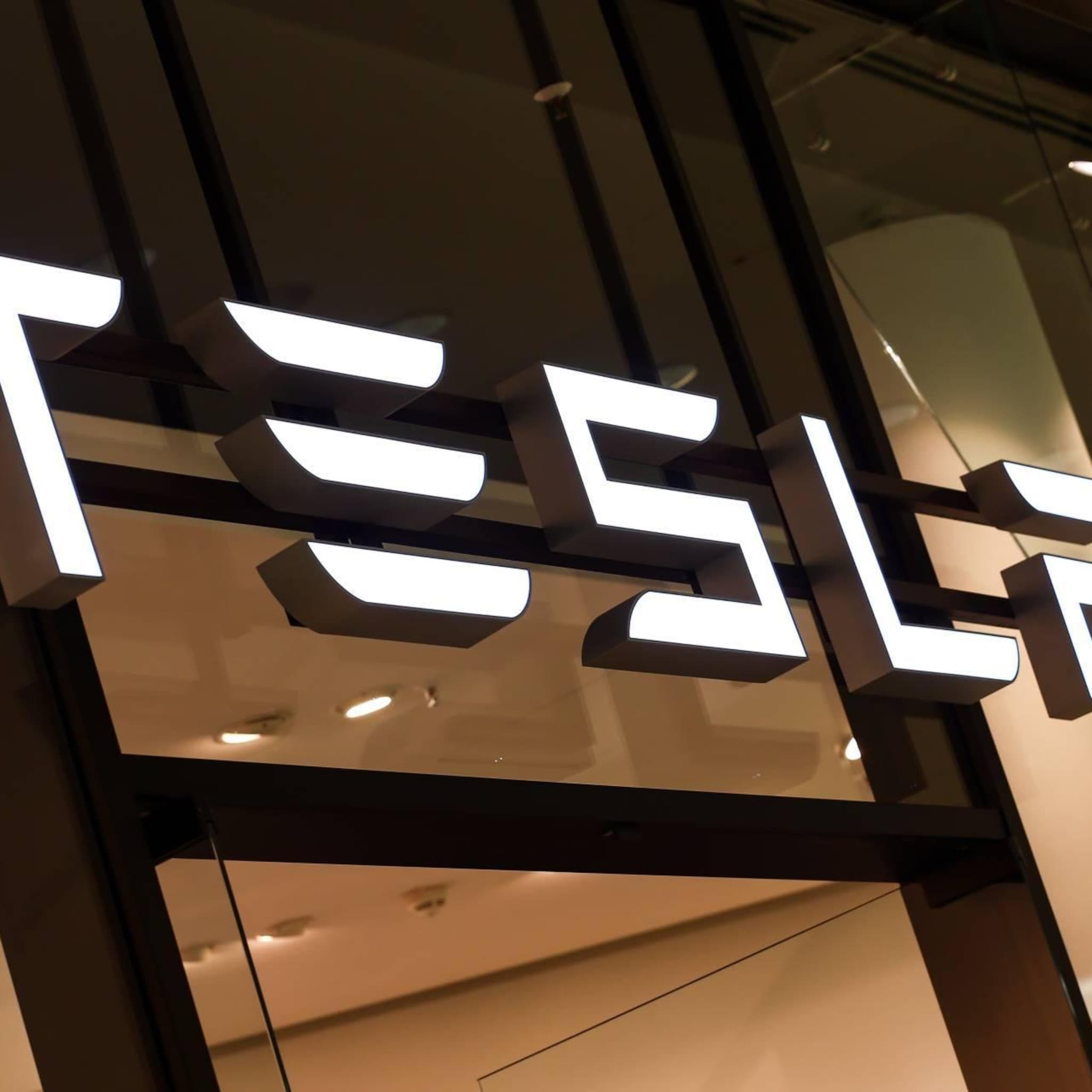 tesla meldt nieuwe dodelijke ongelukken met automatische piloot