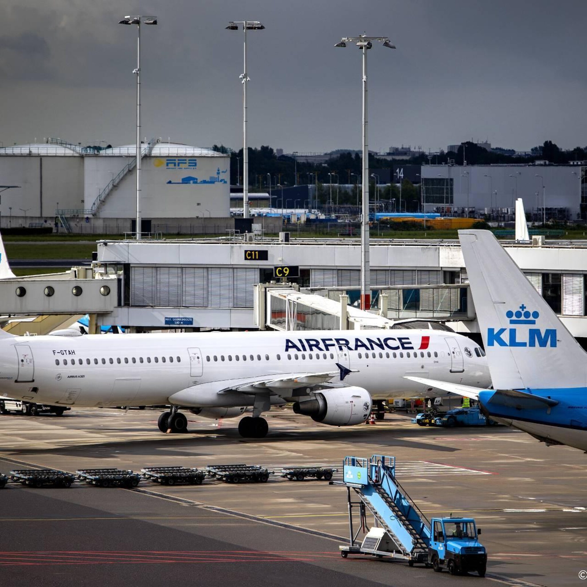 air france klm hard onderuit op terughoudend damrak