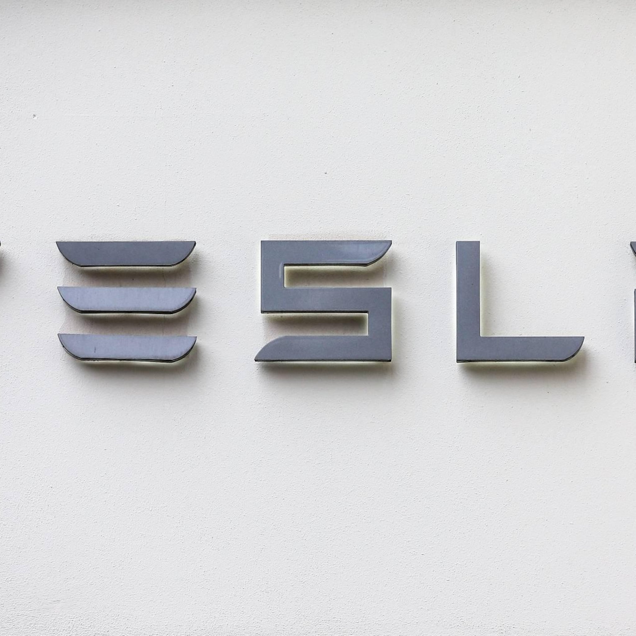 autobouwer tesla daalt op terughoudend wall street