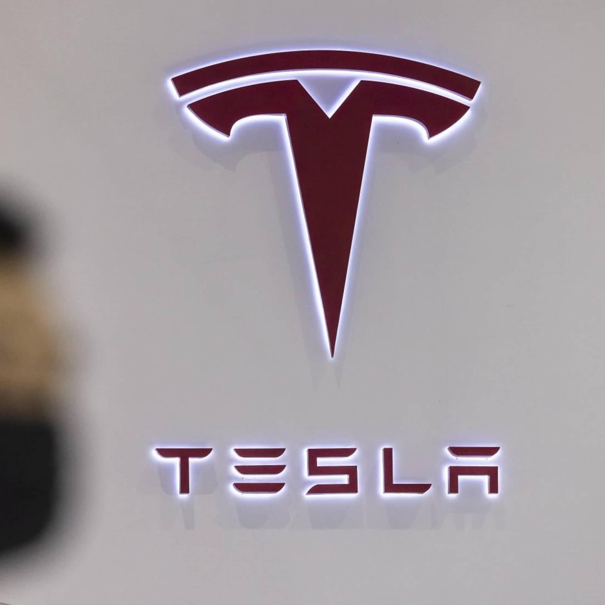 tesla helpt bij onderzoek chinese crash ontkent op hol slaan auto