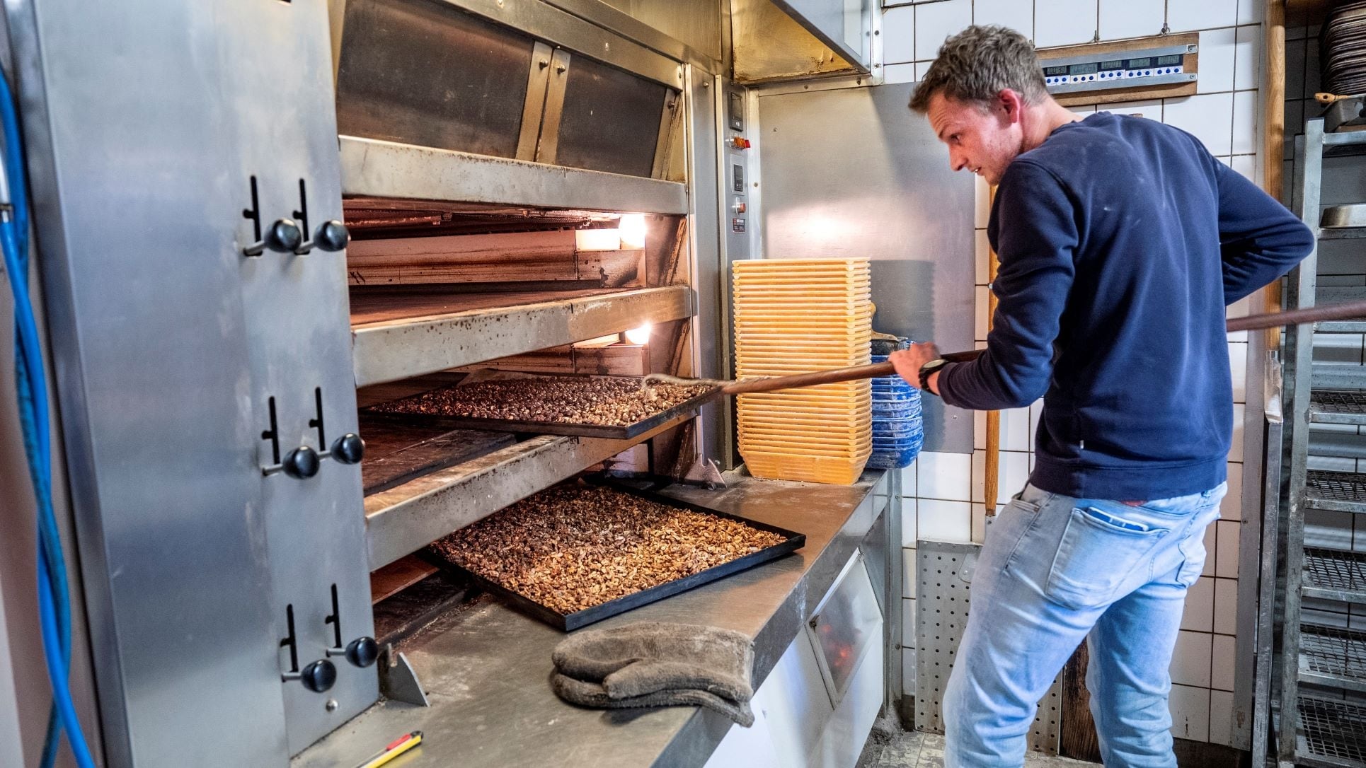 De bakker aan het werk.