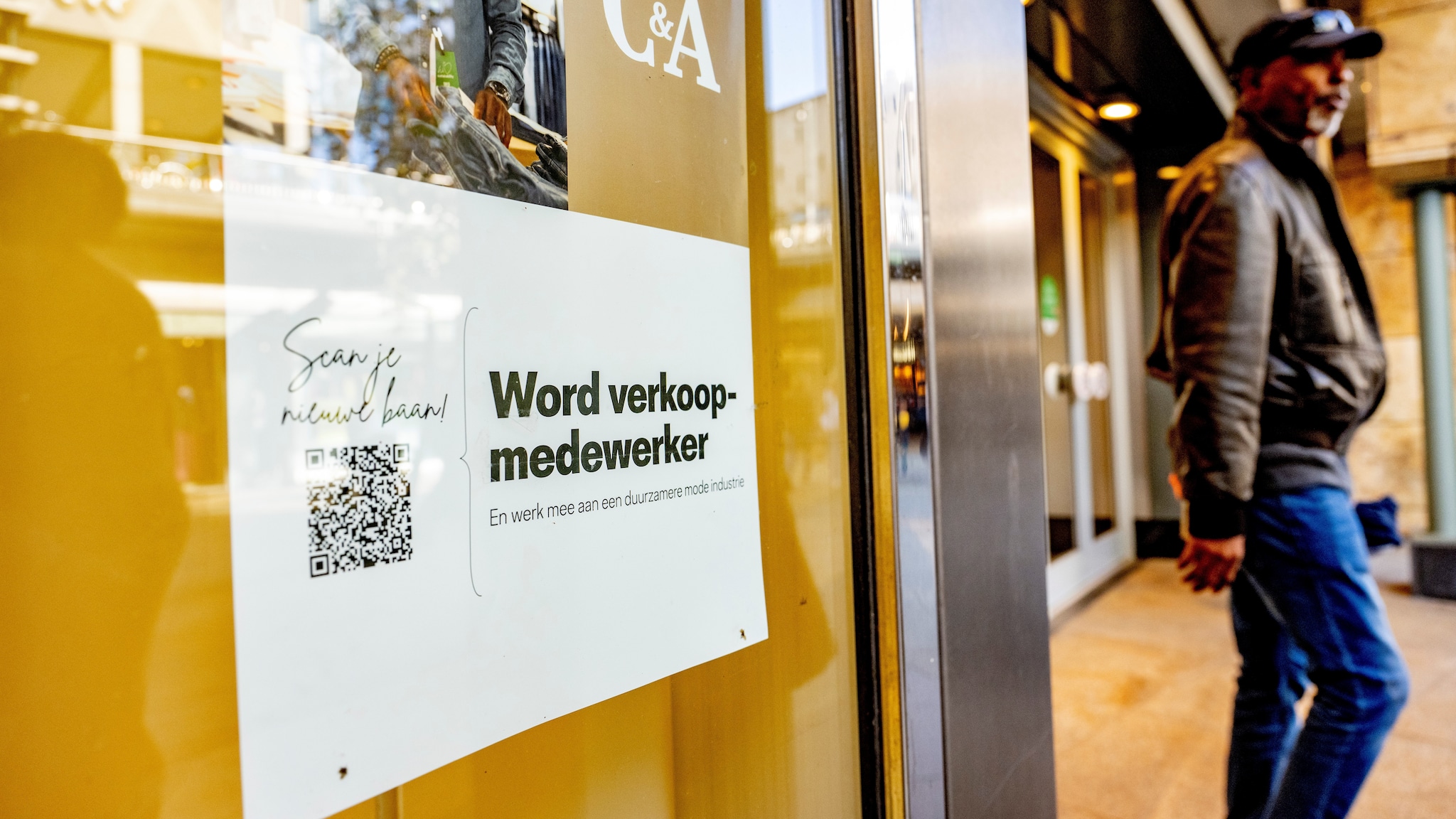 Personeel gezocht bij een vestiging van de C&amp;A in Rotterdam. Foto: ANP