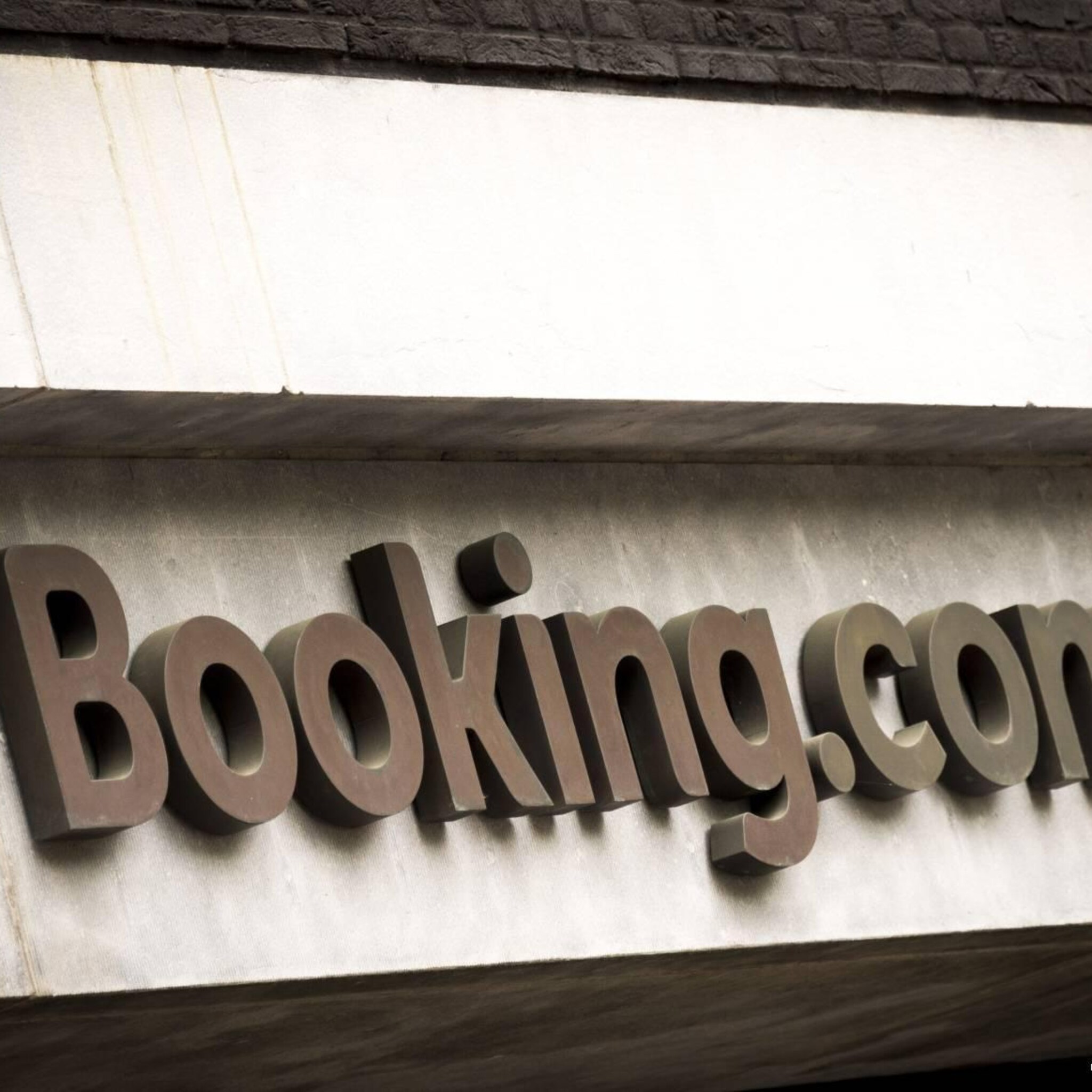 oud bestuurders booking com ondervraagd om belastingontduiking