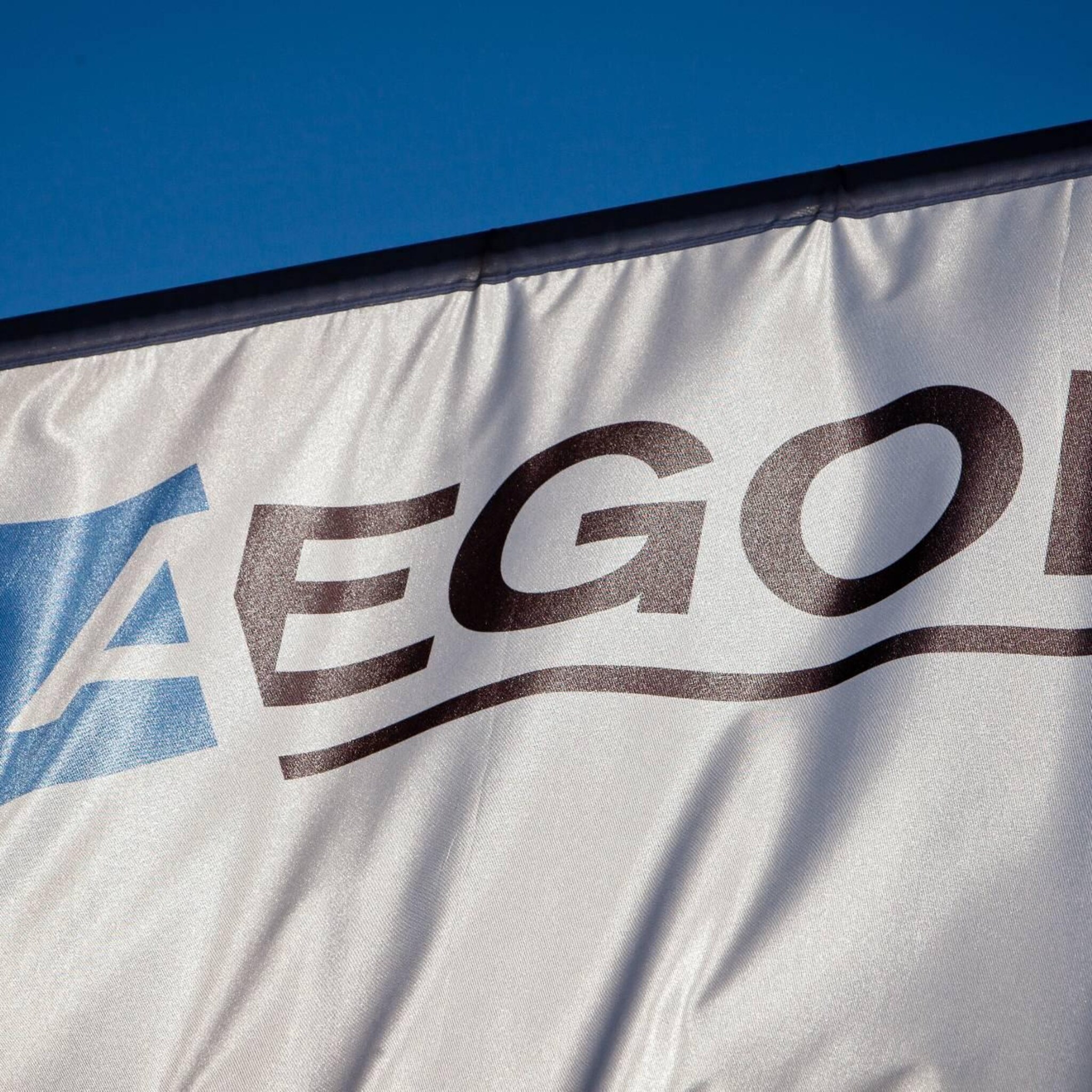 verzekeraar aegon kampt met lagere beleggingsinkomsten