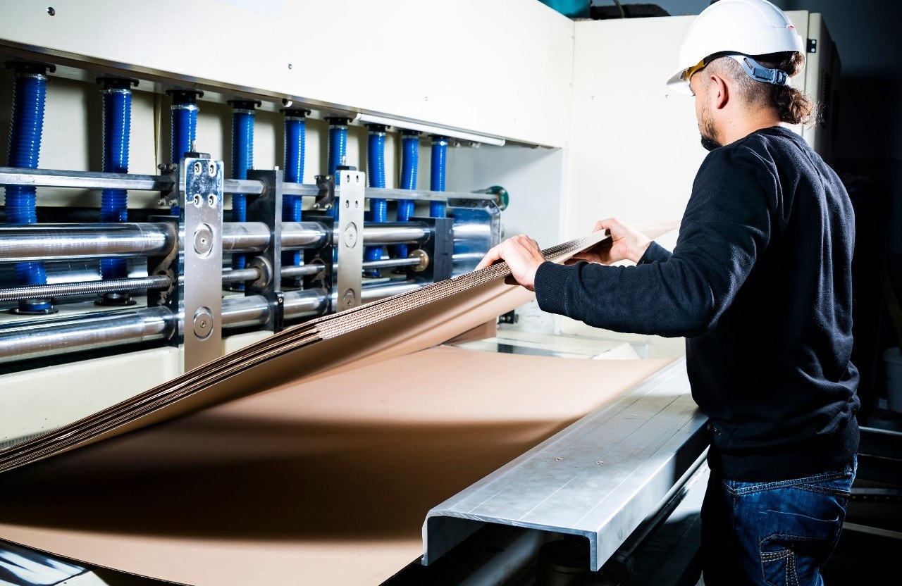 Ook voor kartonproducenten zijn de problemen met de hoge energiekosten nijpend. Foto: Shutterstock.