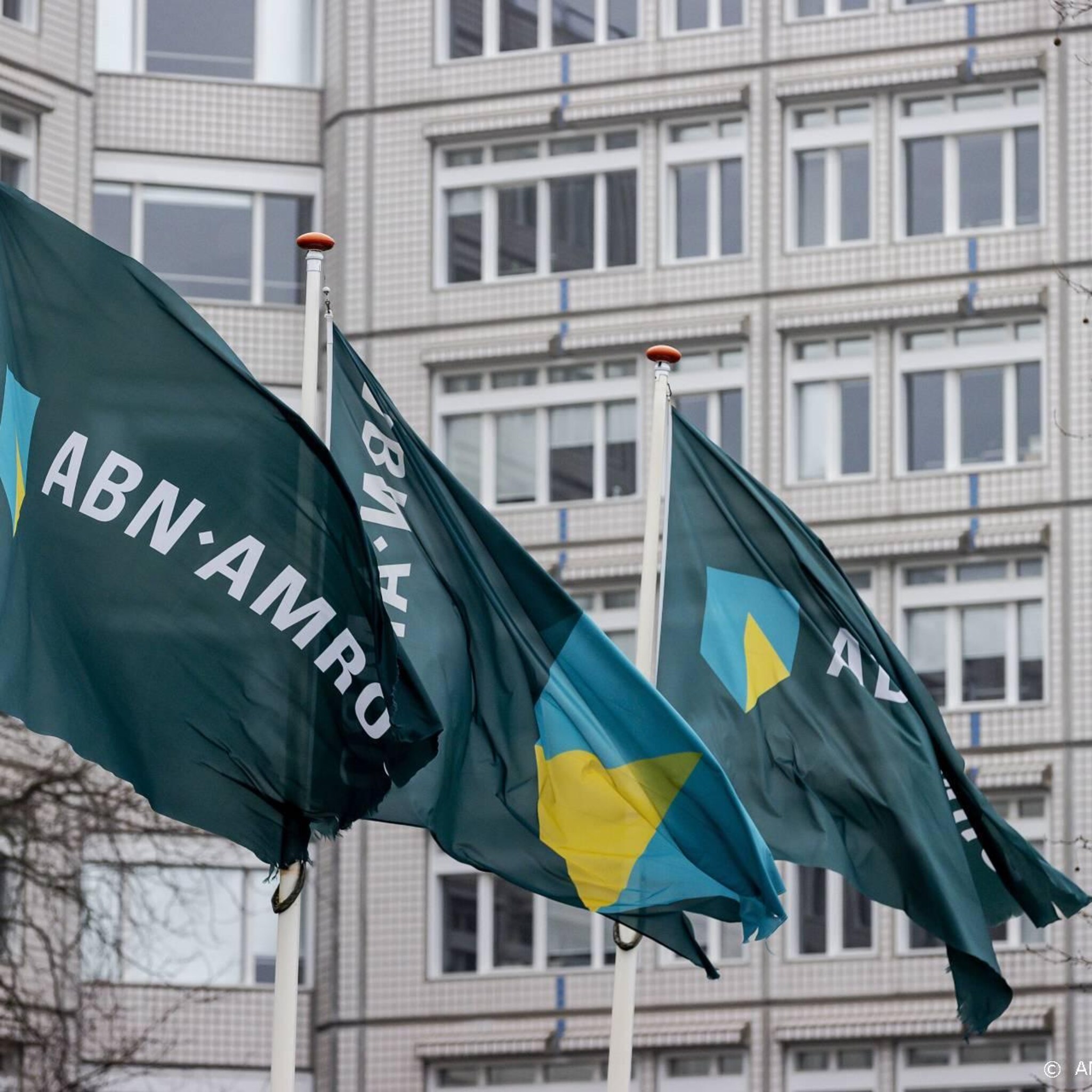 abn amro verdubbelt kwartaalwinst wel zorgen over economie