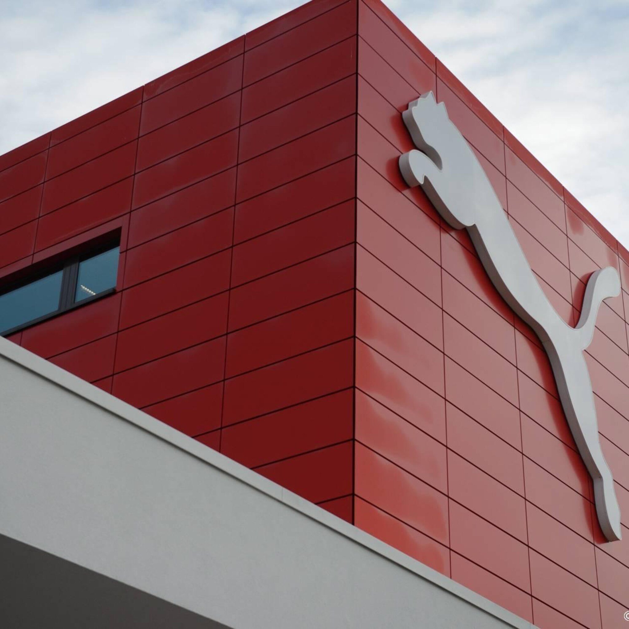 topman puma maakt in januari overstap naar concurrent adidas